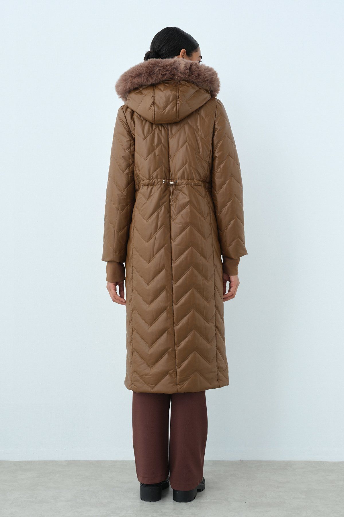 Nihan-Camel Coat - Portable and Furry Metal Detail 4