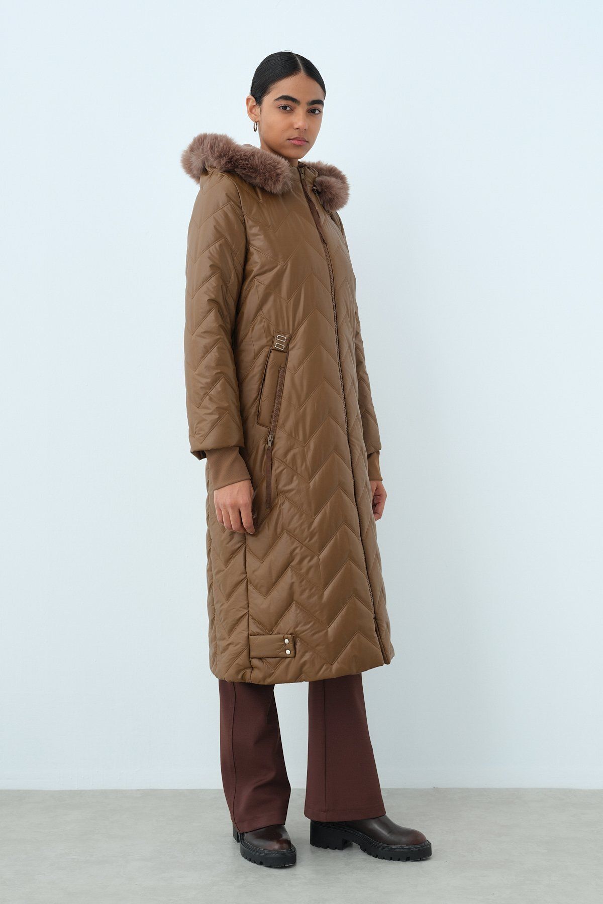 Nihan-Camel Coat - Portable and Furry Metal Detail 2