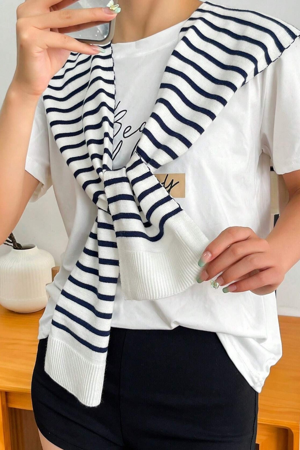 Moibody  %100 Akrilik Triko Örme Ofis ve Günlük Moda Omuz Şalı Ekru Zemin Çizgili - Görsel 2