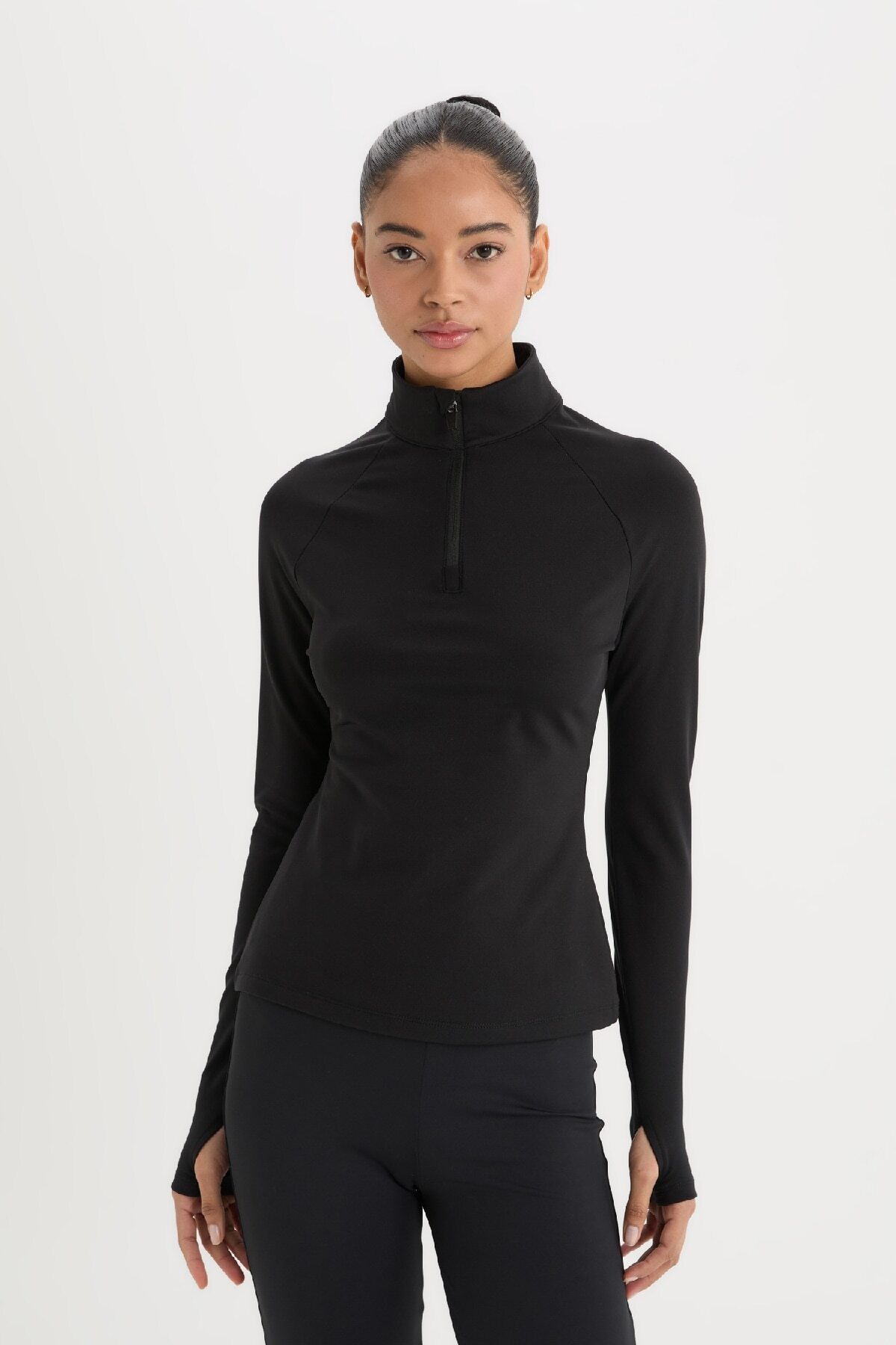 DeFacto Fit Standart Fit Basic Düz Dik Yaka Sporcu Uzun Kollu Siyah Tişört B0811ax25sp görsel 3