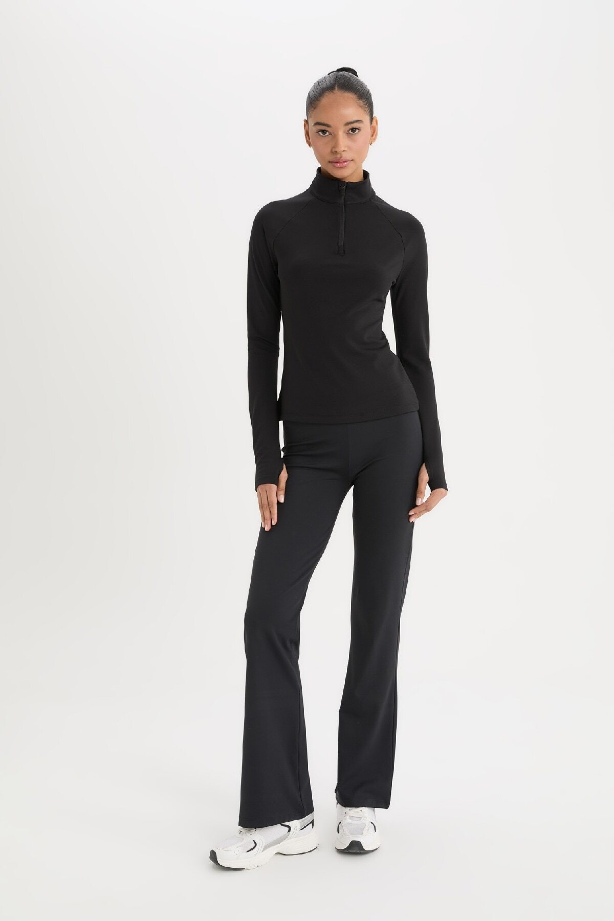 DeFacto Fit Standart Fit Basic Düz Dik Yaka Sporcu Uzun Kollu Siyah Tişört B0811ax25sp görsel 2