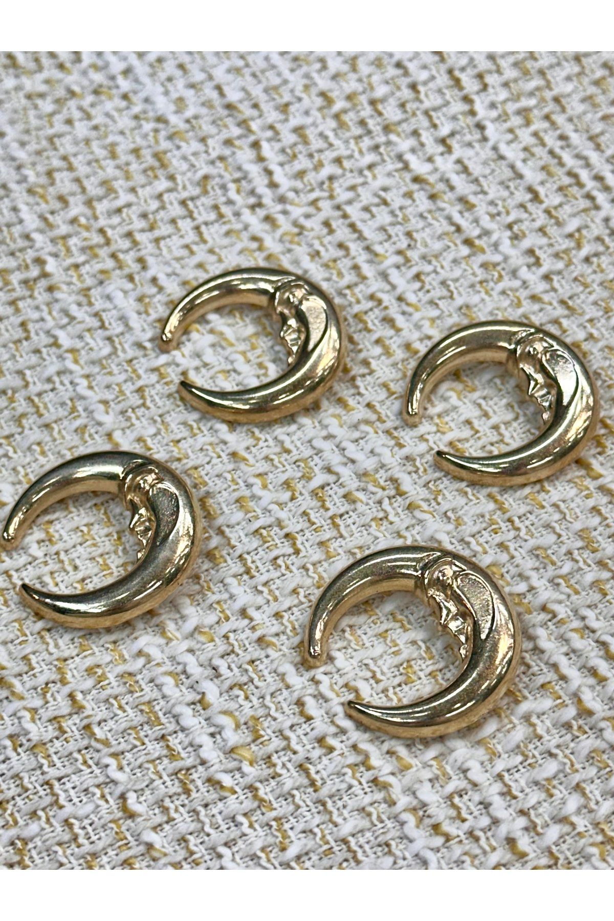 ODDA TASARIM ATÖLYESİ-Crescent Model Middle Face Figured Design Set of 4 Buttons (3cm) 4