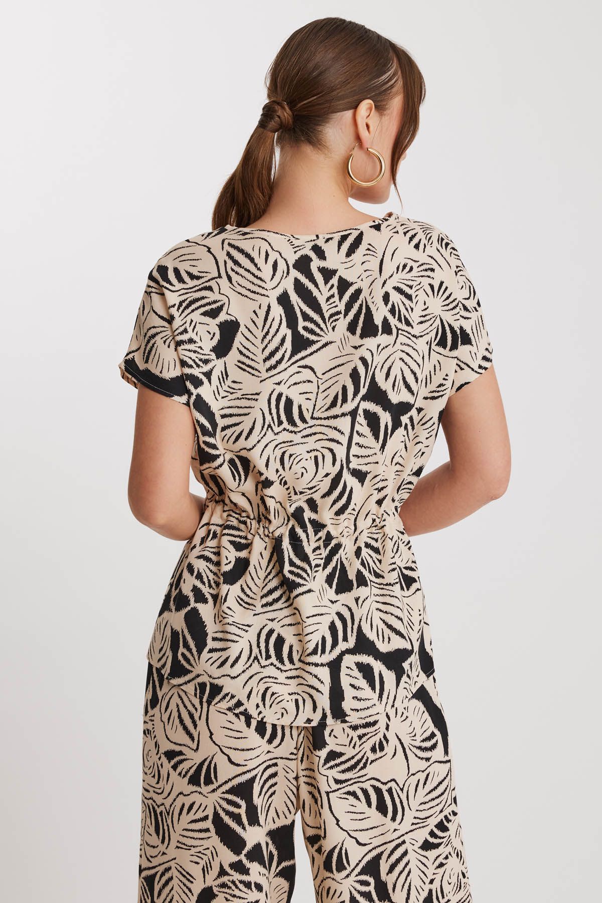Vitrin-Short Sleeve Blouse with Gathered Waist Pattern 5