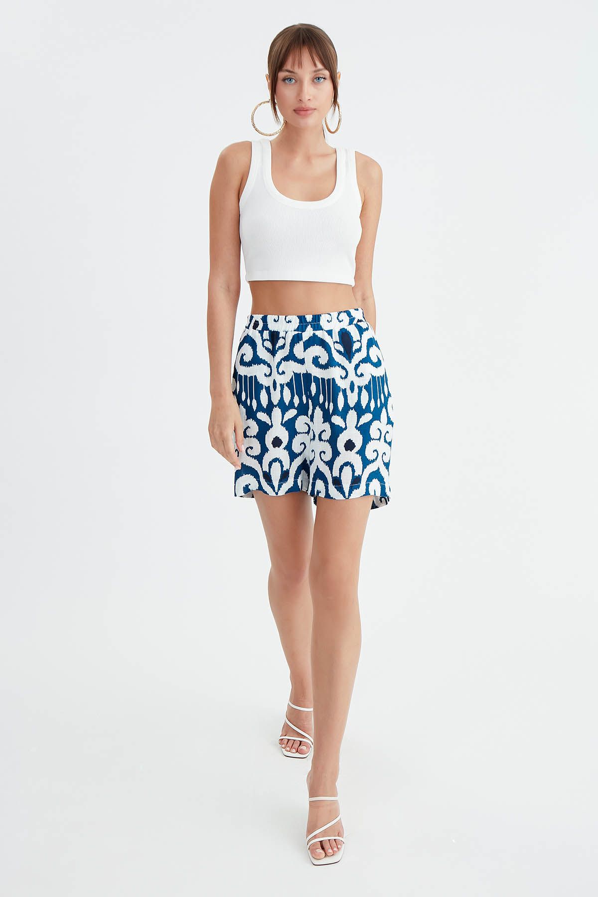 Vitrin-Patterned Elastic Waist Shorts 2