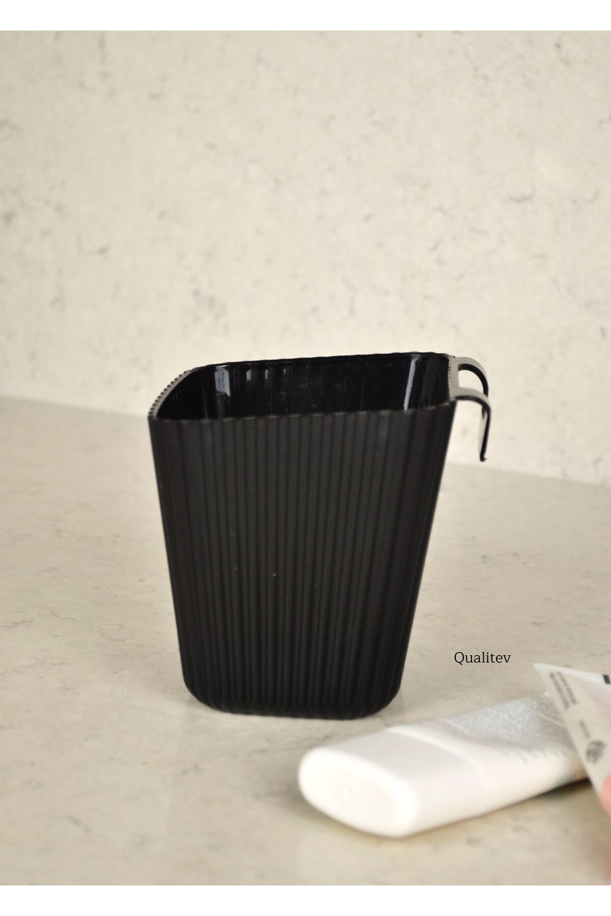 Qualitev Siyah 1 Adet Asılabilir Çok Amaçlı Mini Organizer Kutu & Makyaj Banyo Düzenleyici 11x11x10 cm