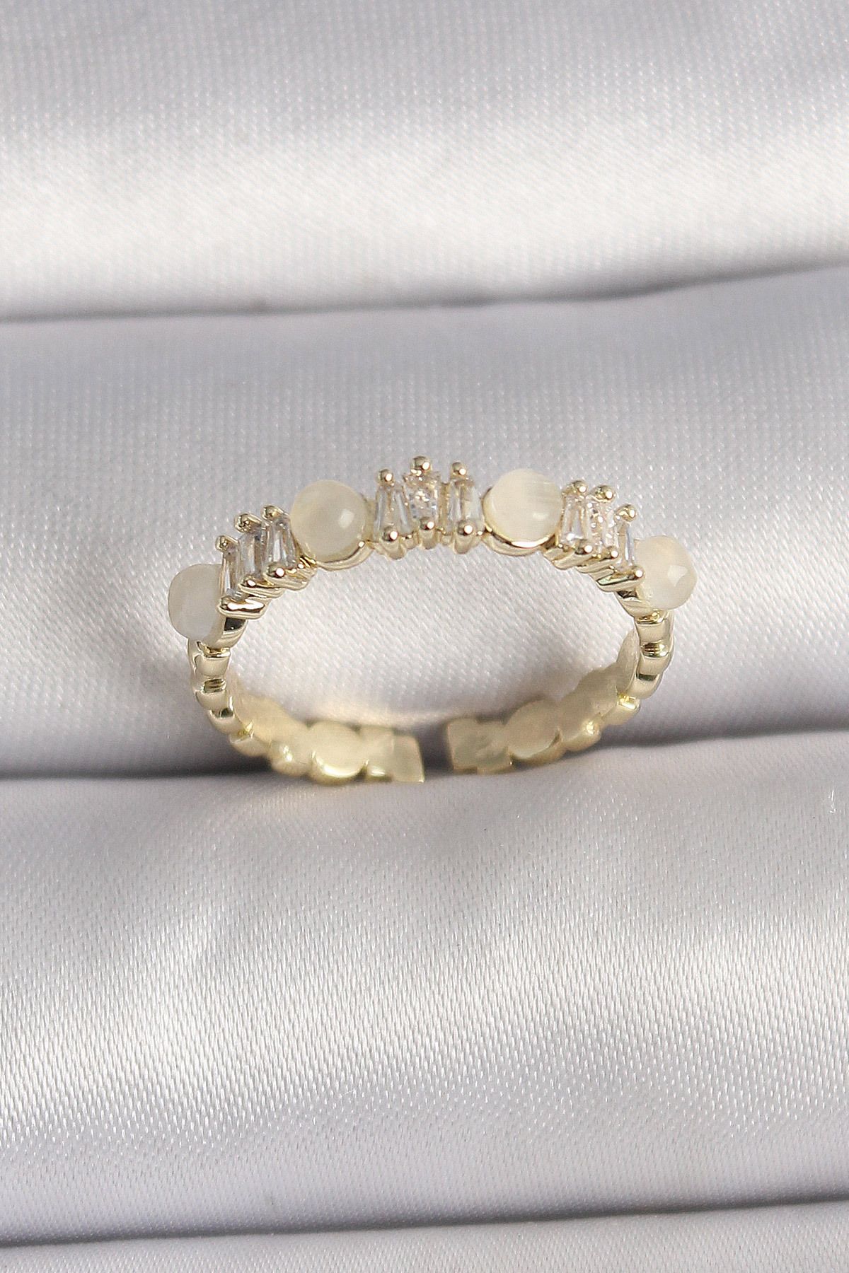 MMB Boutique Pirinç Gold Renk Zirkon Taşlı Beyaz Mineli Ayarlanabilir Yüzük