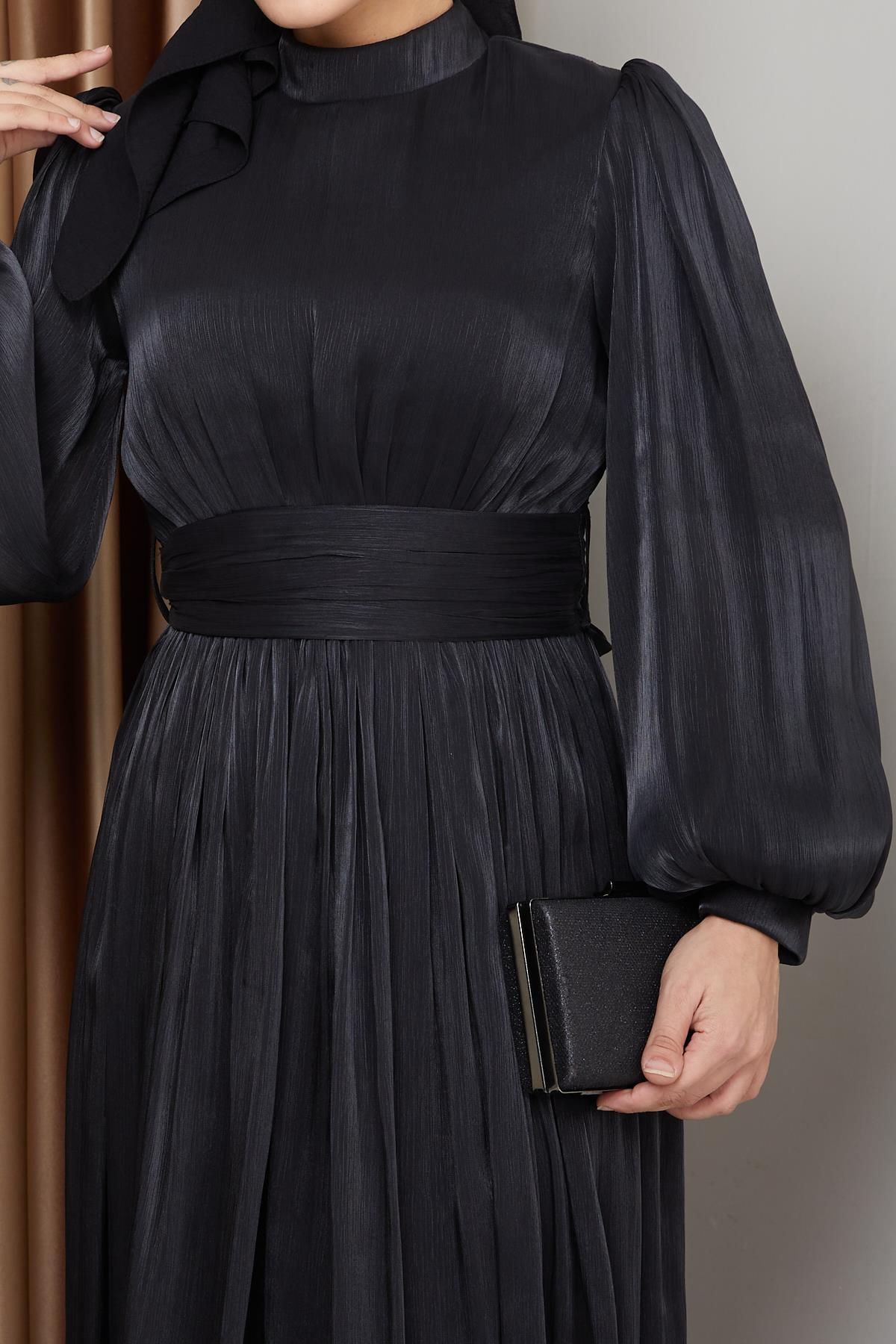 Olcay-Hijab-Abendkleid aus Seide – Yoryo, Taillengürtel und Kordelzug-Detail, SCHWARZ 1225 5