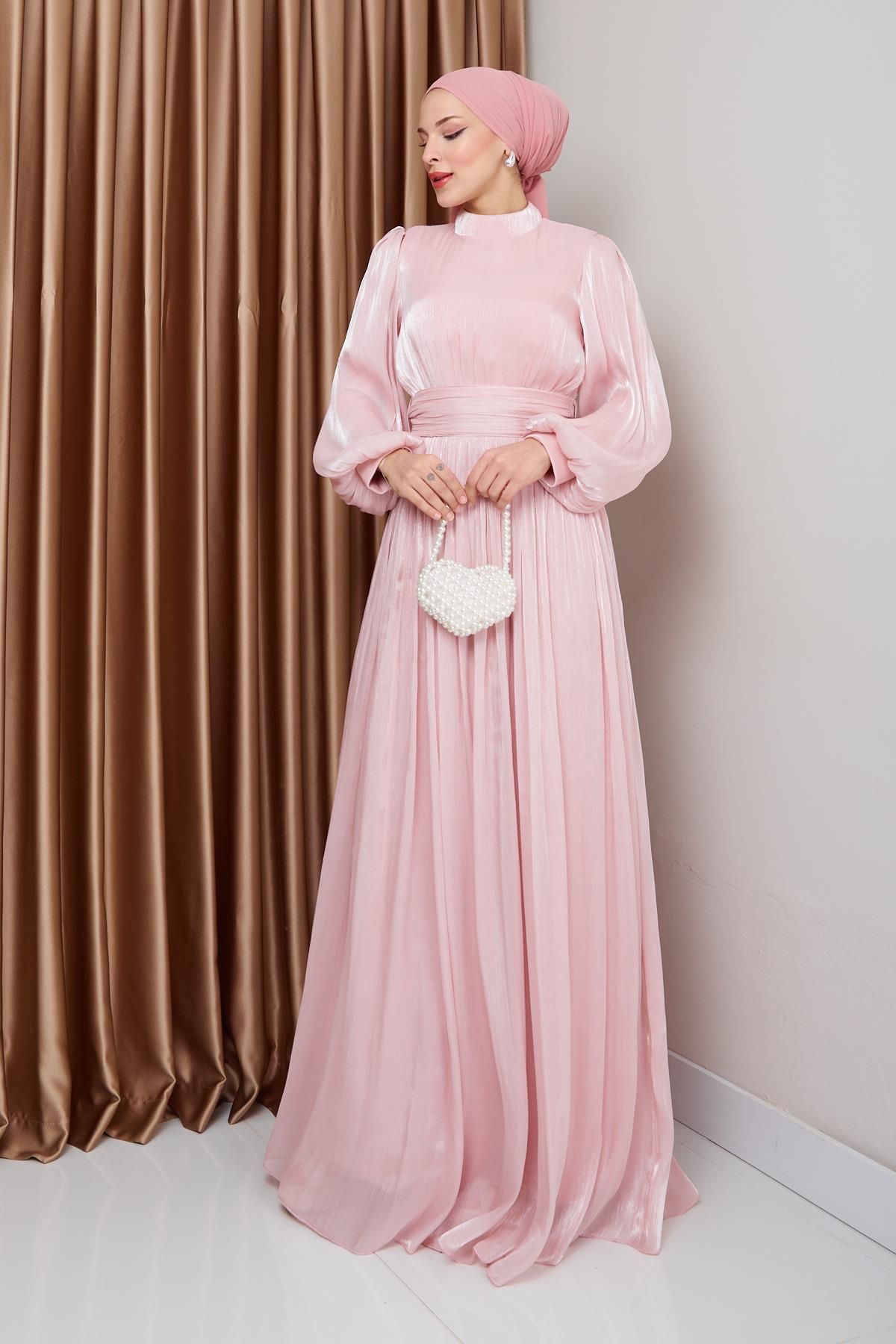 Olcay-Detailliertes Yoryo-Abendkleid aus Seide mit Hijab und Gürtel an der Taille PUDRA 1225 4