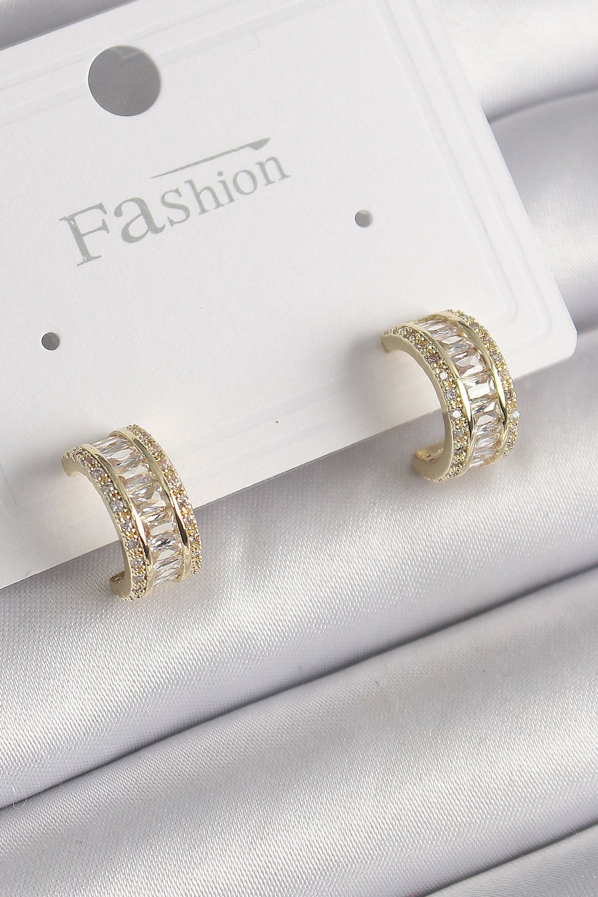 BZK ACCESSORİES Pirinç Gold Renk Zirkon Taşlı Halka Model Kadın Küpe