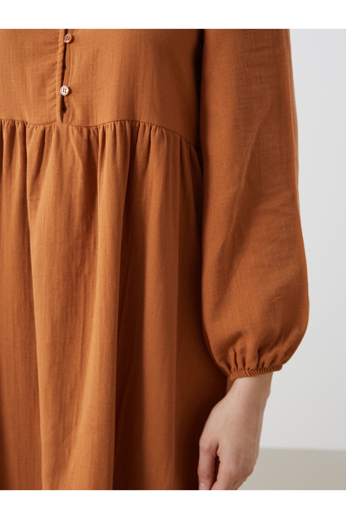 LC Waikiki-Damenkleid mit Rundhalsausschnitt 3