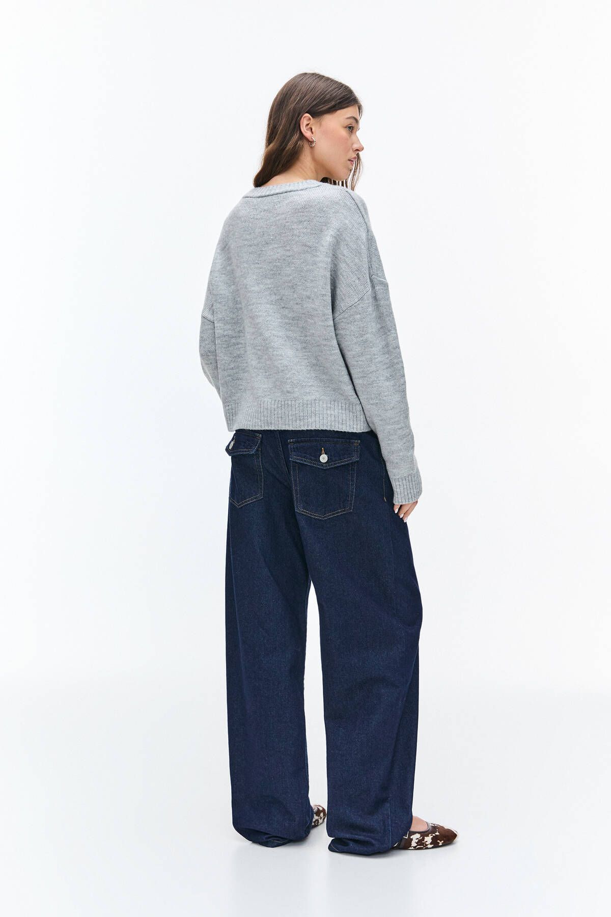 Pull & Bear-Knit jumper with bow graphic 4