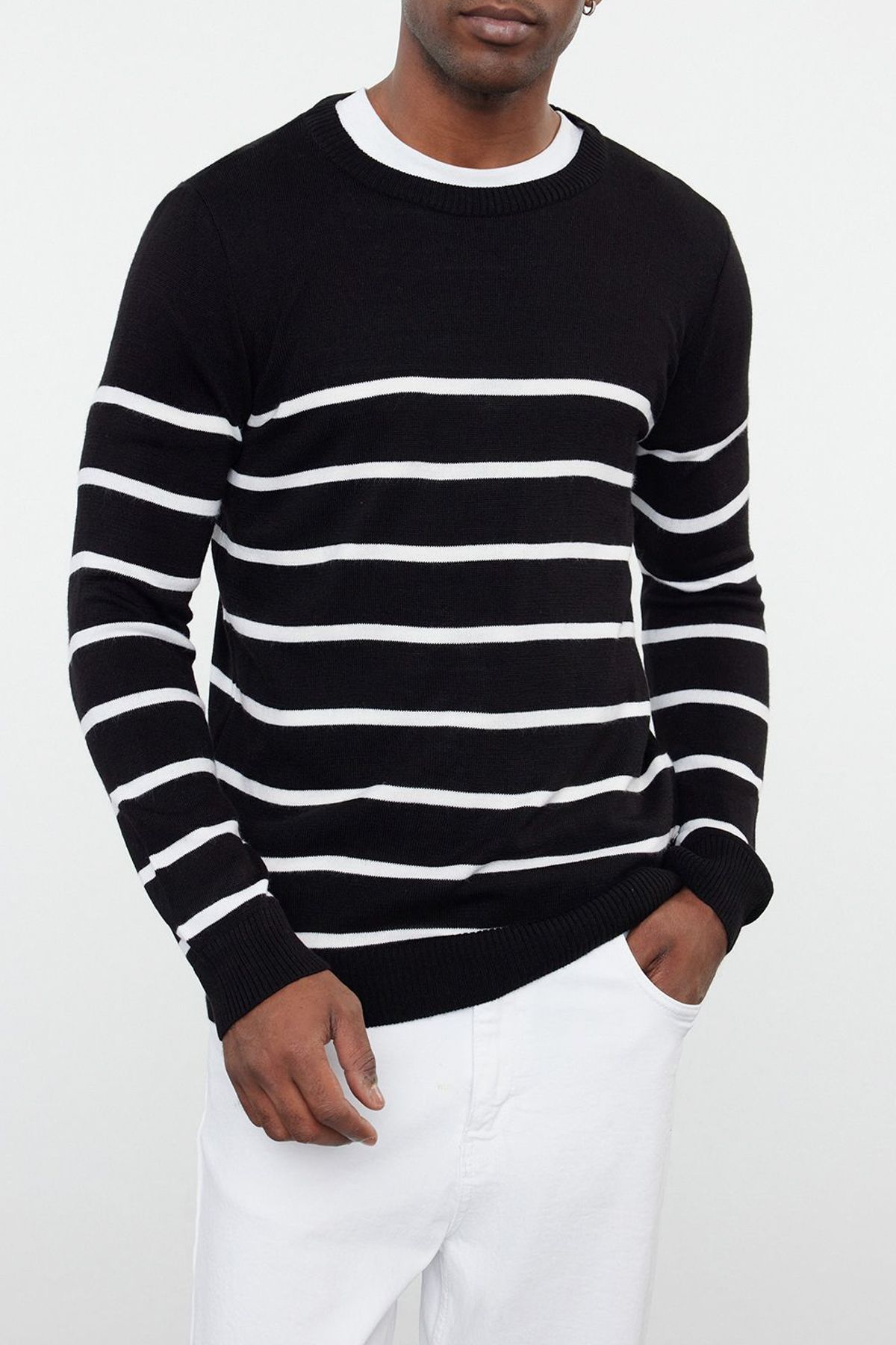 Edit by Trendyol-Pulover negru cu dungi cu gât dublu pentru tricotaje, slim fit - TMNAW25KZ00033 5