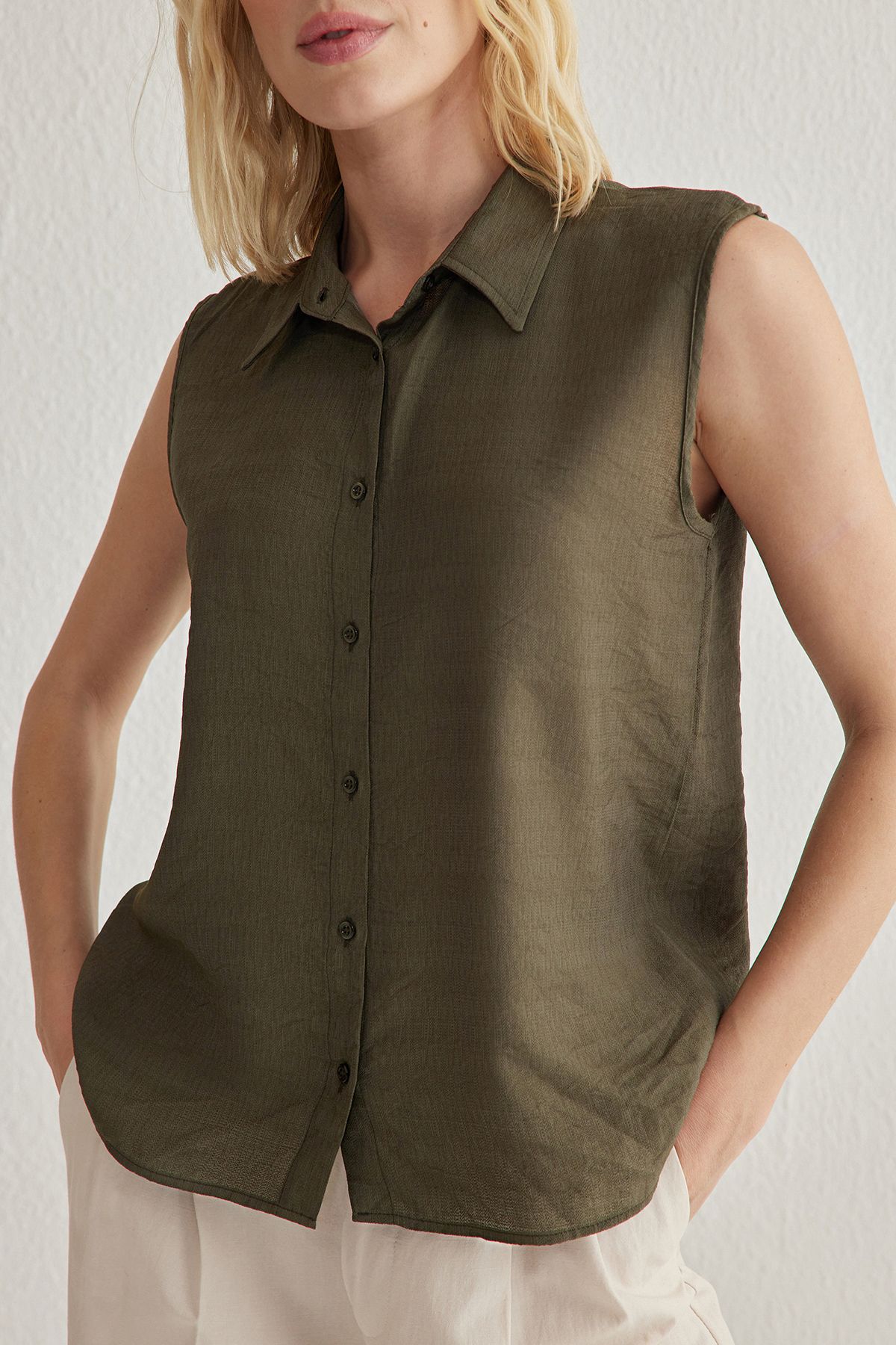 Trendyol Collection-Сорочка з льону з нульовим рукавом хакі Regular Regular Regular Regular ткана сорочка TWOSS25GO00097 3