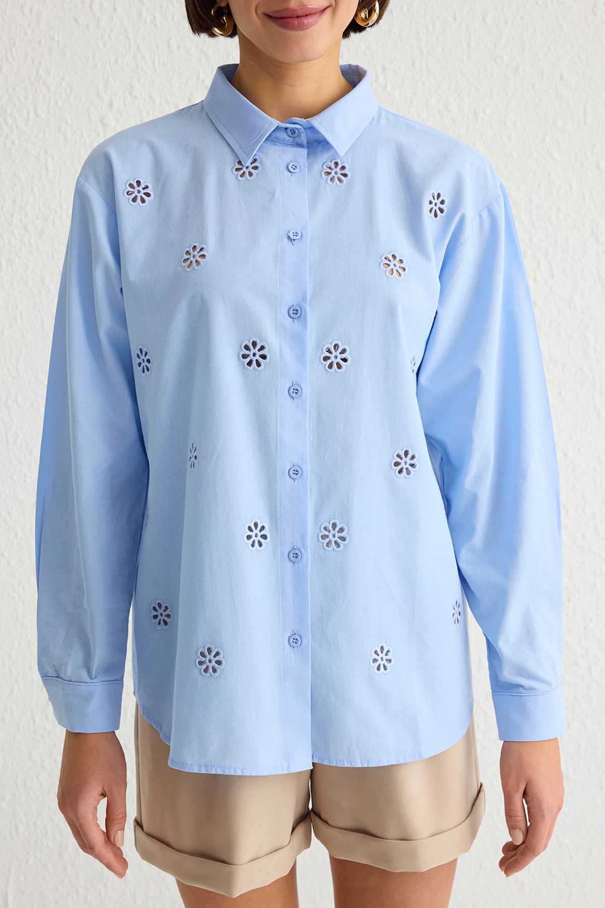 Trendyol Collection-Light Blue Front Embroidery Detail Regular Regular Fit Shirt Twoss25Go00014 4