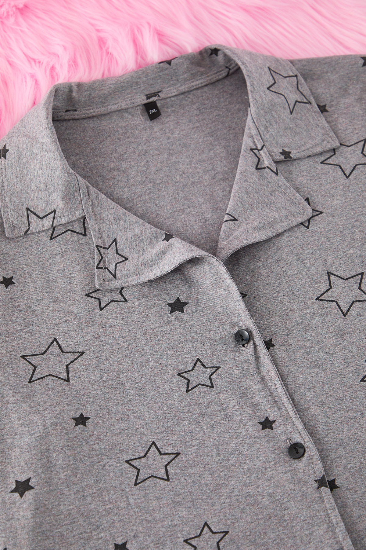 Trendyol Curve-Graues Strick-Pyjama-Set mit Melange-Sternmuster und Hemdkragen TBBAW25AI00039 2