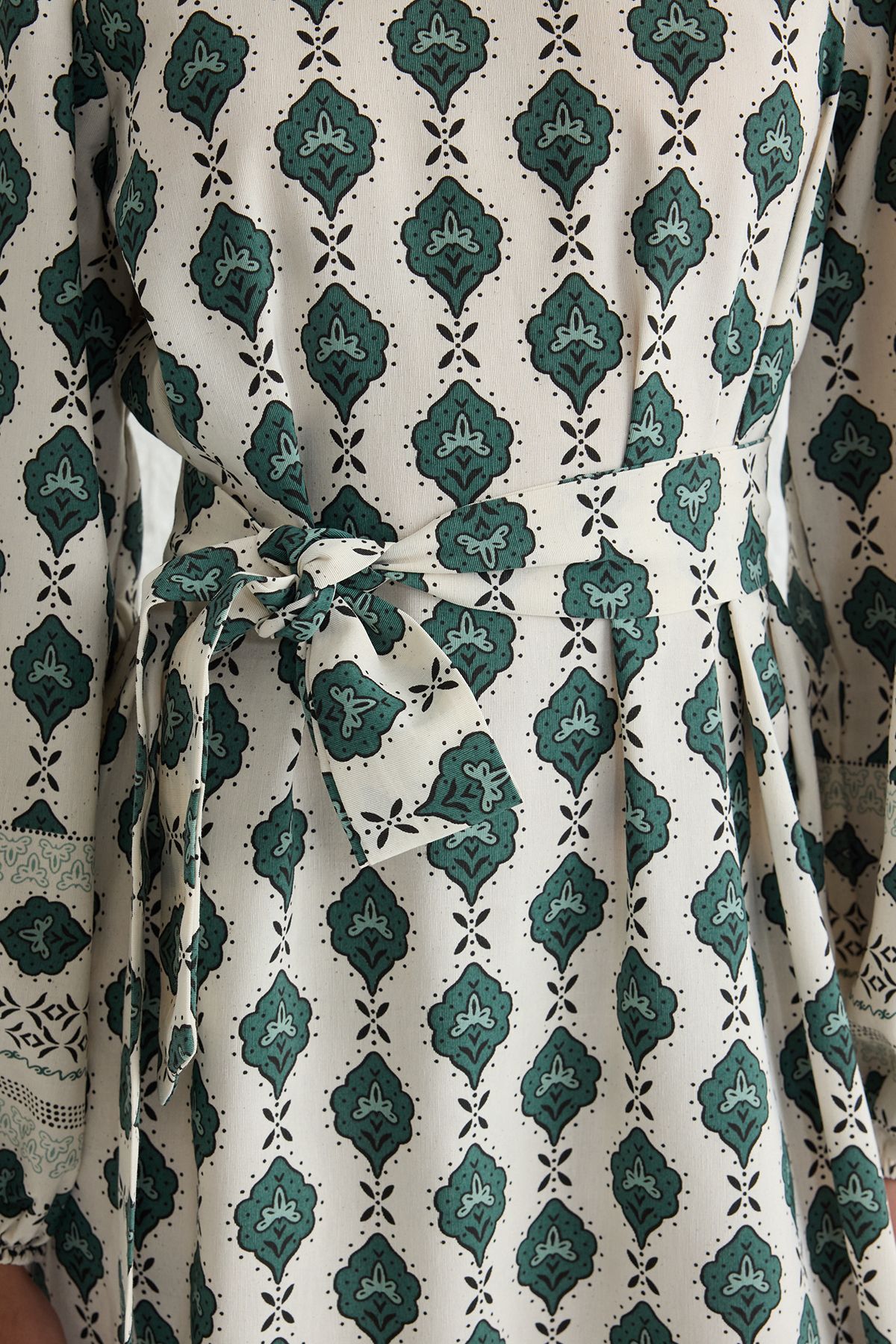 Trendyol Modest-Dunkelgrünes, gewebtes Kleid im Leinen-Look mit ethnischem Muster TCTSS24EB00062 4