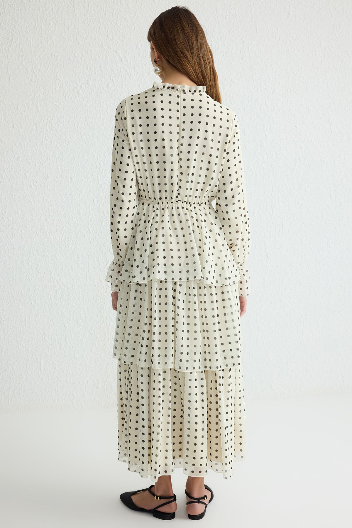 Trendyol Modest-Sukienka z szyfonu tkanego i podszewką w kolorze ecru z wzorem w groszki TCTSS25EB00039 5