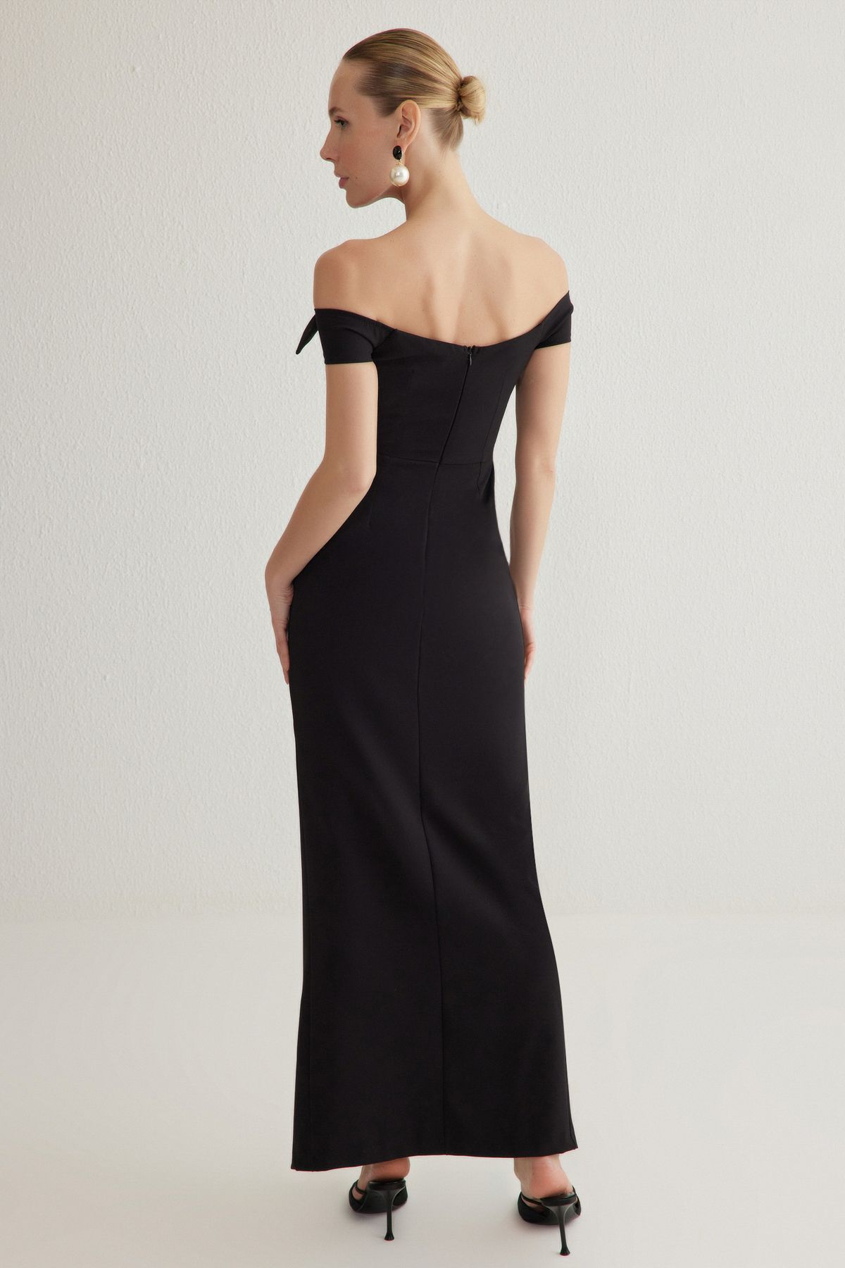 Trendyol Collection-Schwarzes, gerades, gerades, gewebtes Finike-Maxikleid mit Schleife und Heimkehrkleid 5