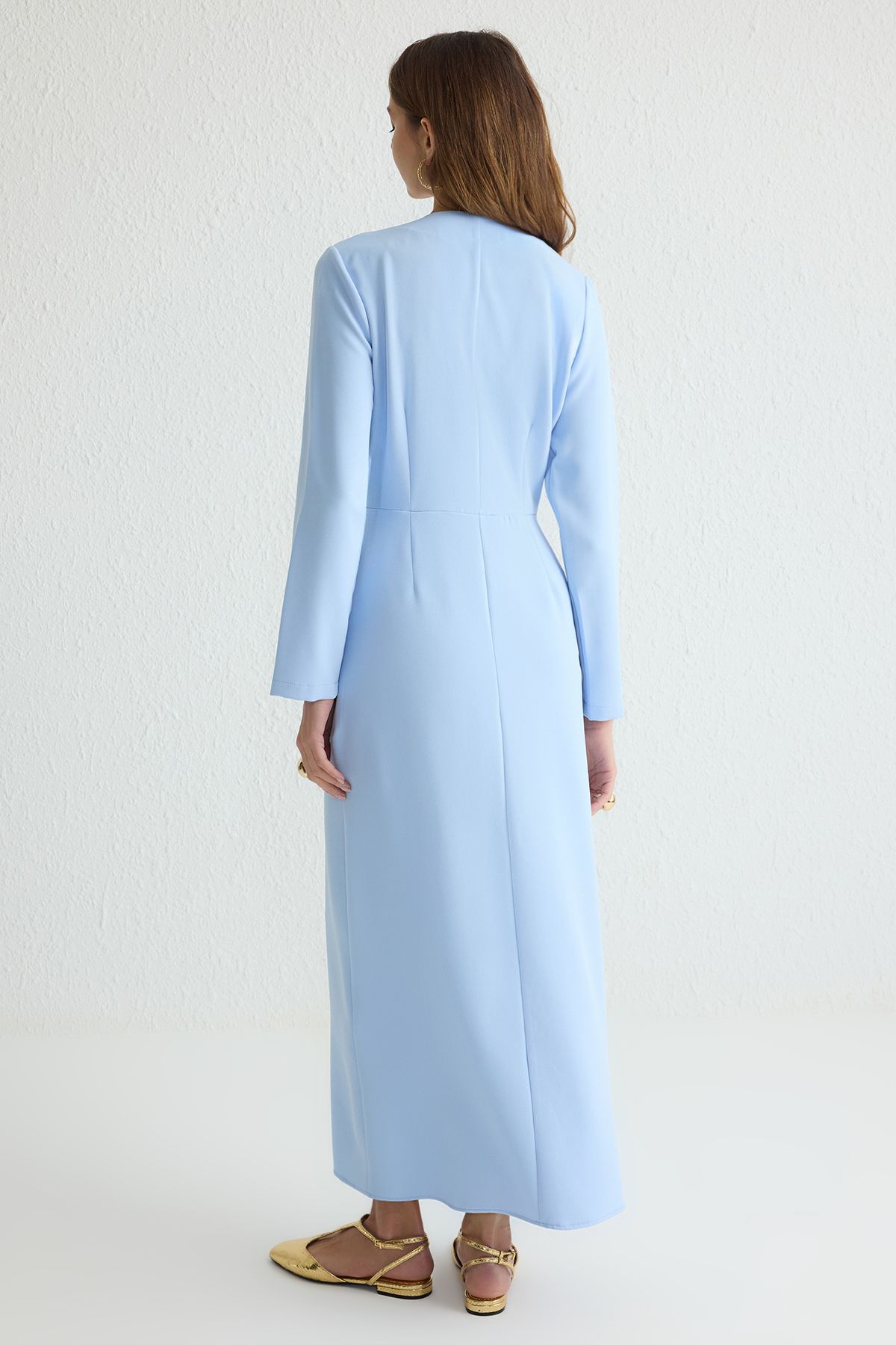 Trendyol Modest-Blaues geknöpftes Kleid aus gewebtem Stoff TCTSS25EB00027 5