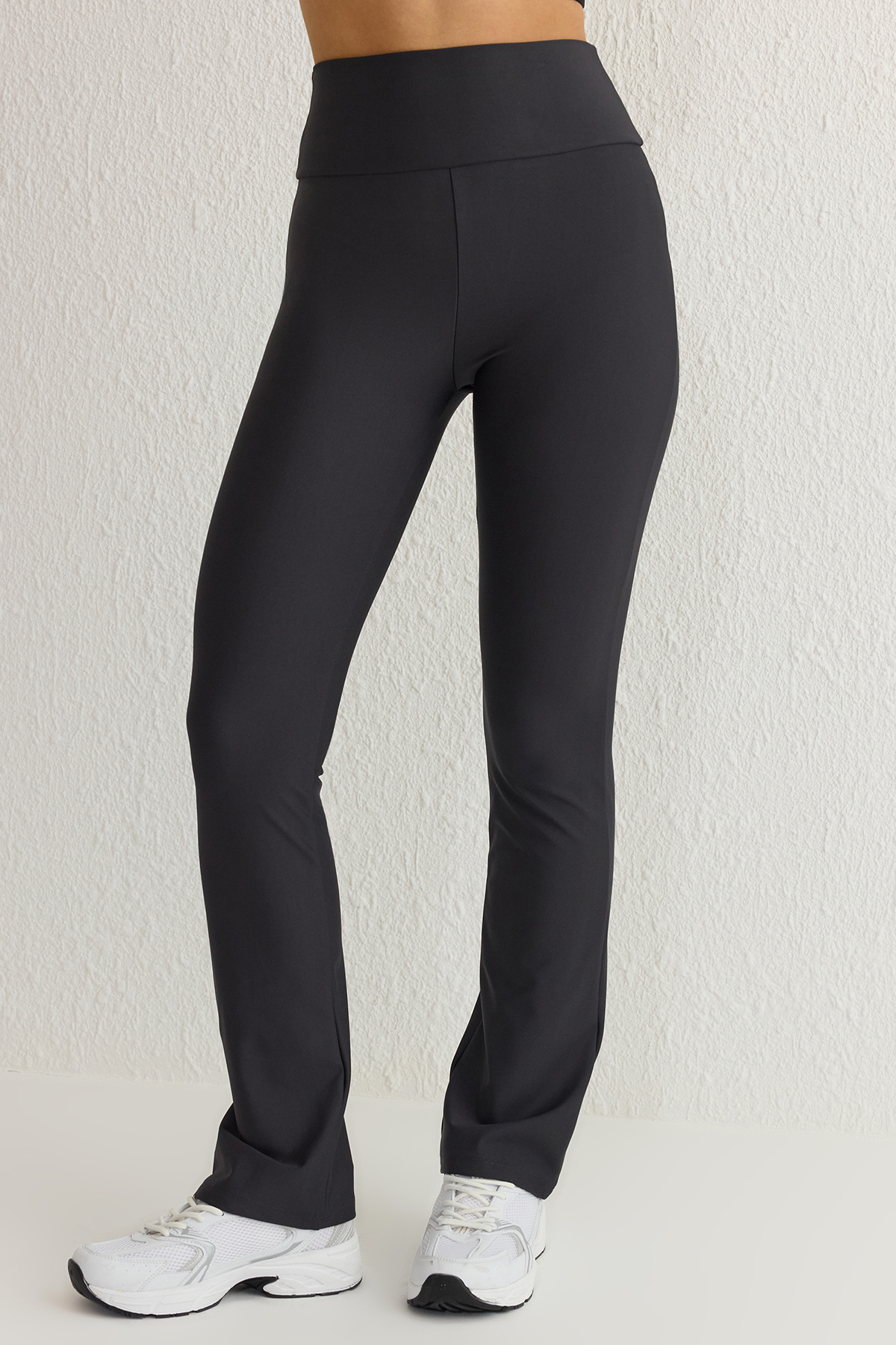 Trendyol Collection-Anthrazitfarbene Strick-Sportstrumpfhose mit geradem Ausschnitt in voller Länge THMSS25TY00009 4