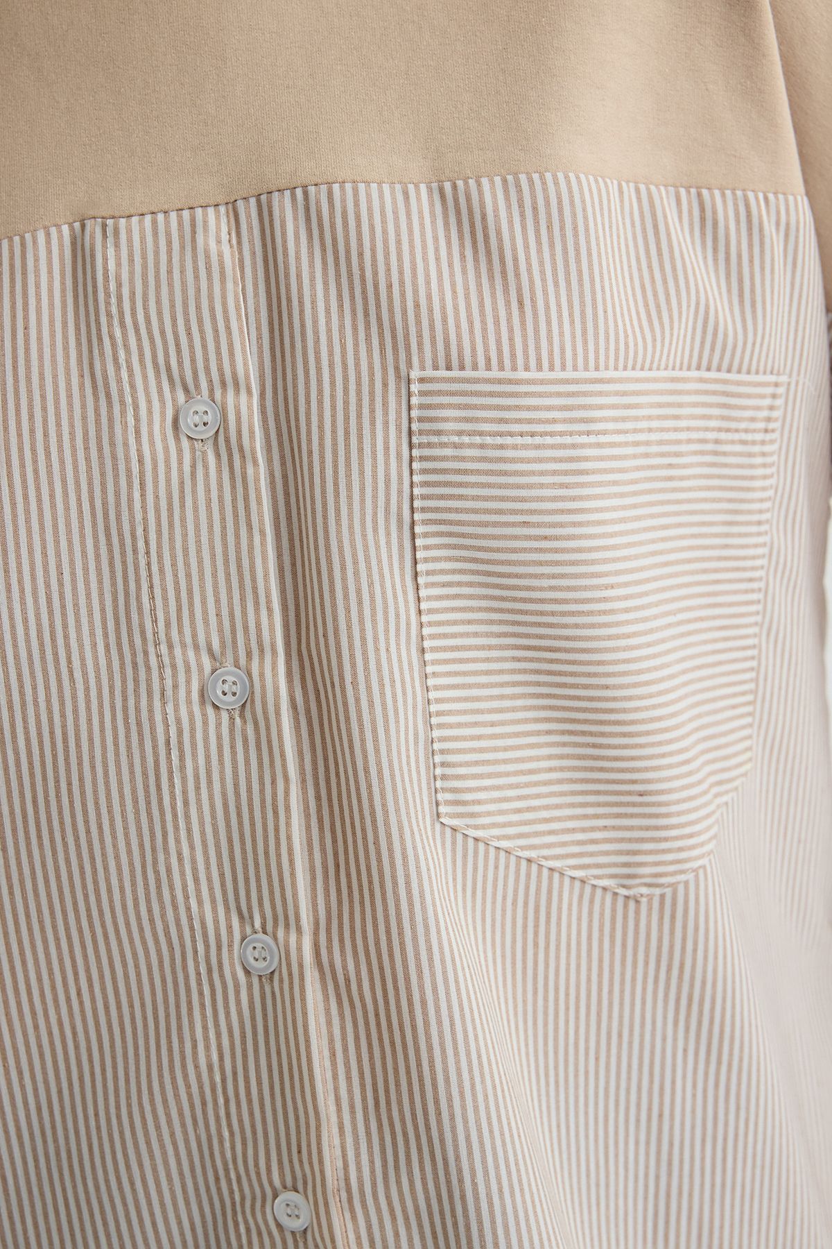 Trendyol Modest-Beige übergroße gestreifte Strick-Tunika TCTSS25UK00003 4