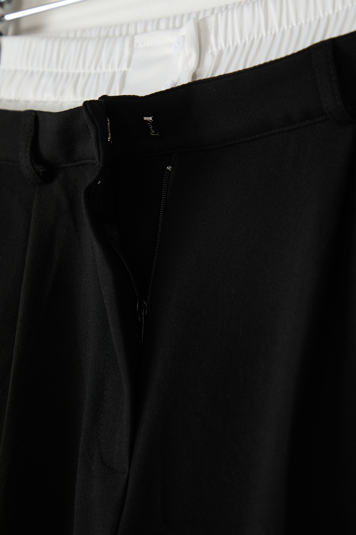 Trendyolmilla  Siyah Wide Leg Bel Boxer Detaylı Dokuma Kumaş Pantolon TWOAW24PL00273 - Görsel 6