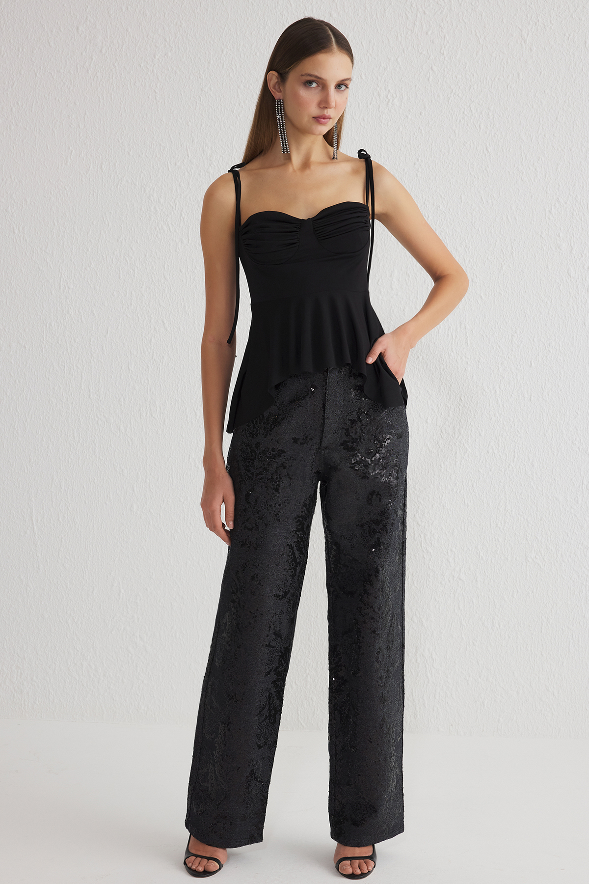 Trendyolmilla  Siyah Göğüs Detaylı Örme Bluz TPRSS25BZ00006 - Görsel 2