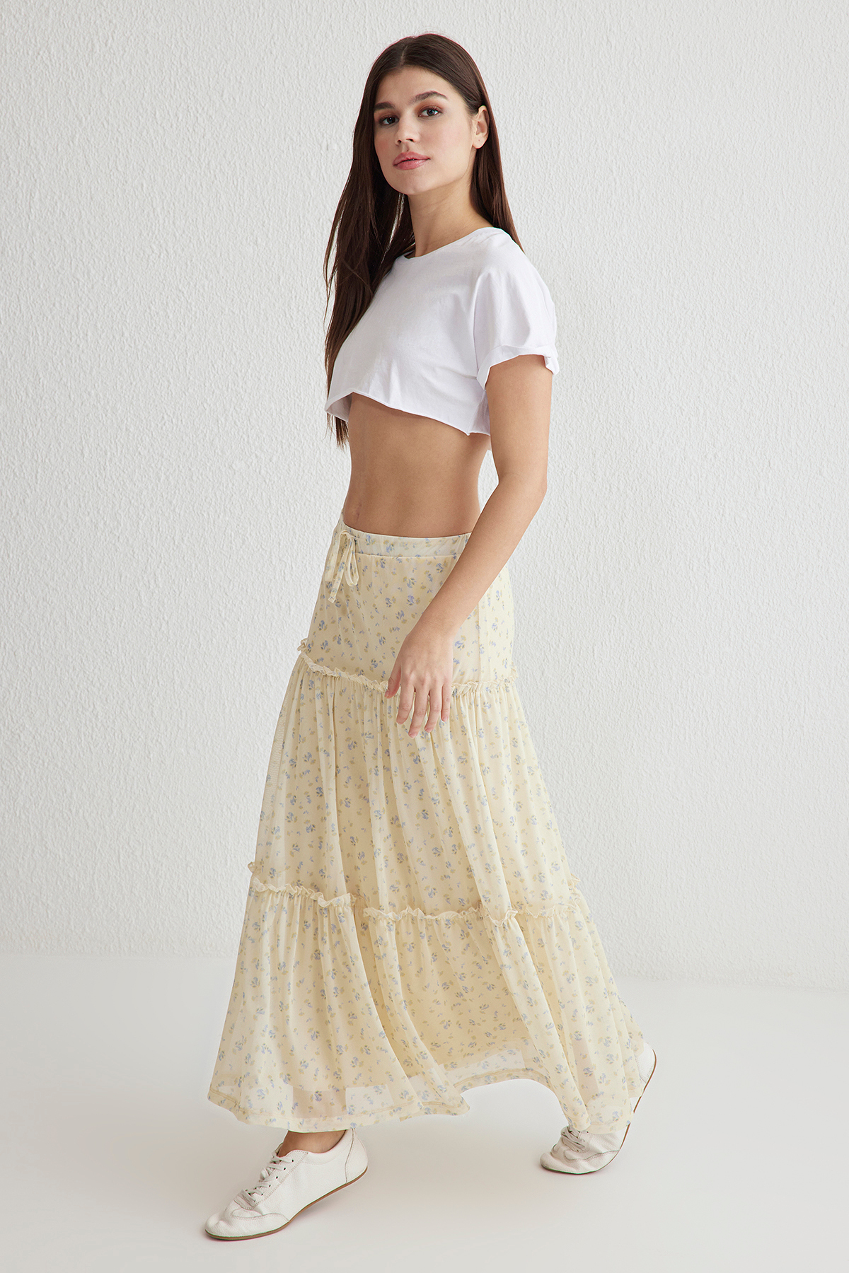 Trendyolmilla  Açık Sarı Tül Çiçek baskılı Maxi Büzgü/Drape Detaylı Esnek Örme Etek TWOSS25ET00064 - Görsel 2