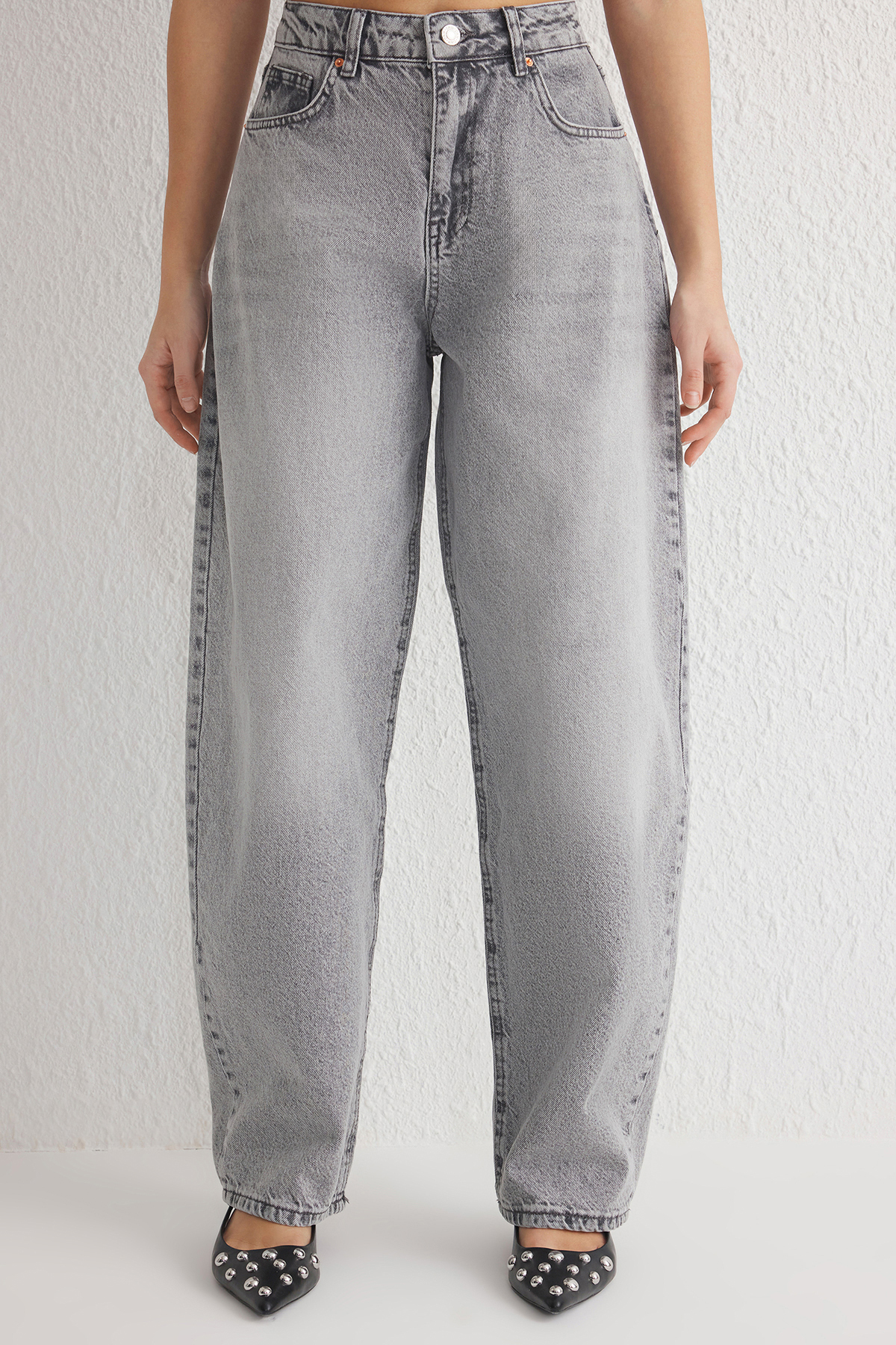 Trendyolmilla  Gri Normal Bel Loose Baggy Jeans TWOSS25JE00063 - Görsel 3