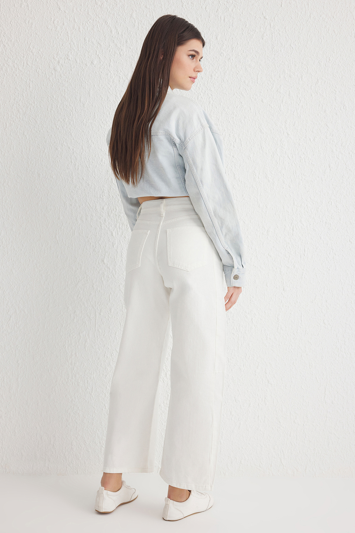 Trendyolmilla  Beyaz Dikiş Detaylı Yüksek Bel Barrel Jeans TWOSS25JE00165 - Görsel 5