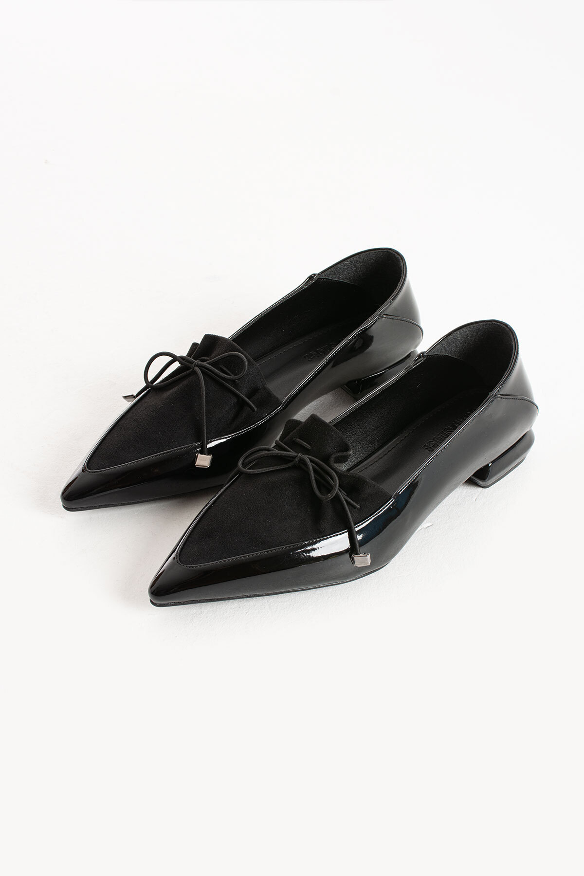 Güllü Shoes  Şıklığın Simgesi Kadın Siyah Parlak Sivri Burunlu Süet Detaylı Rahat Topuklu Babet Ayakkabı - Görsel 6