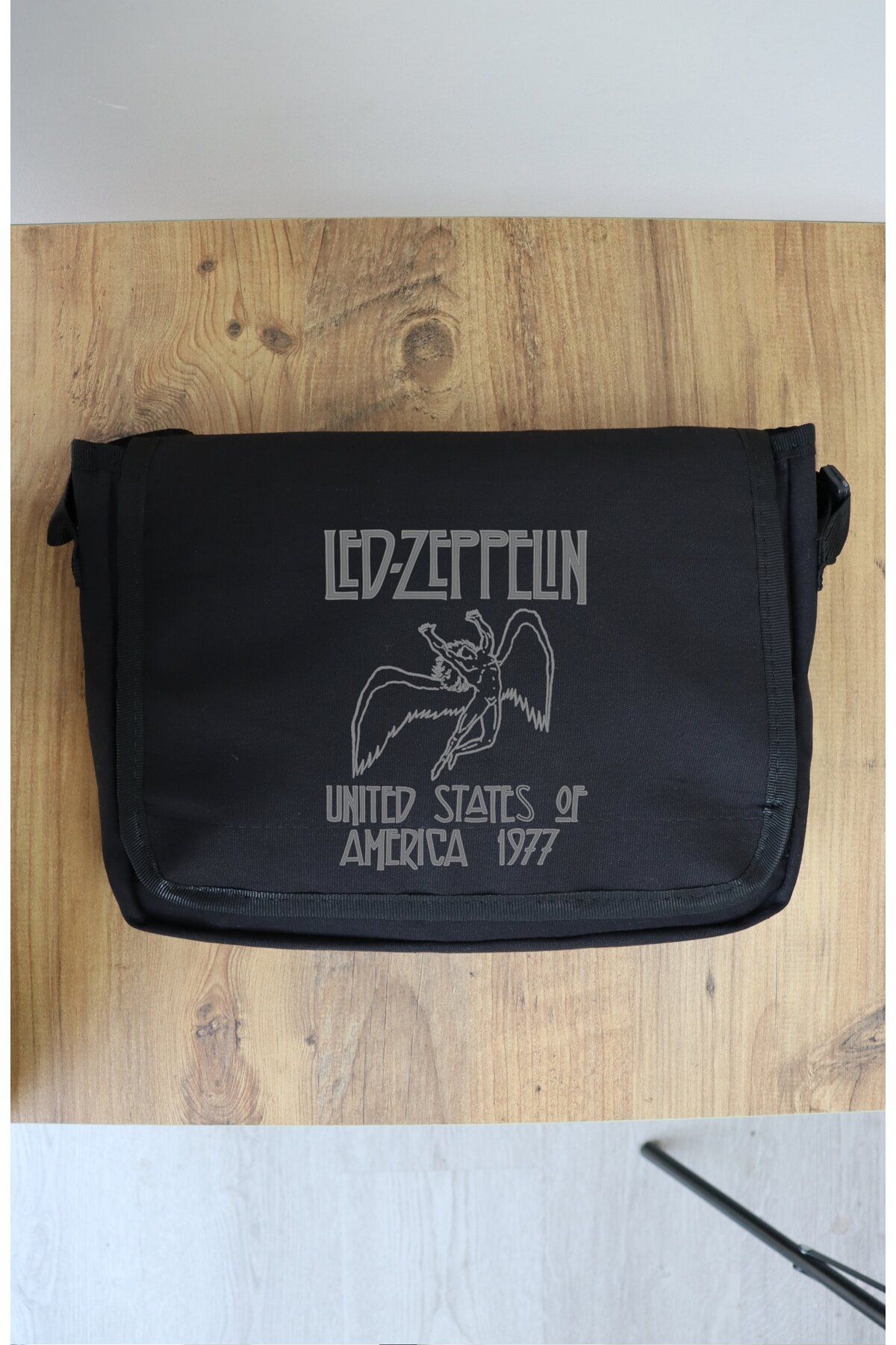 Fuddy Moda Led Zeppelin Yazılı Postacı Çantası, Unisex Rock Band Baskılı Omuz Çantası