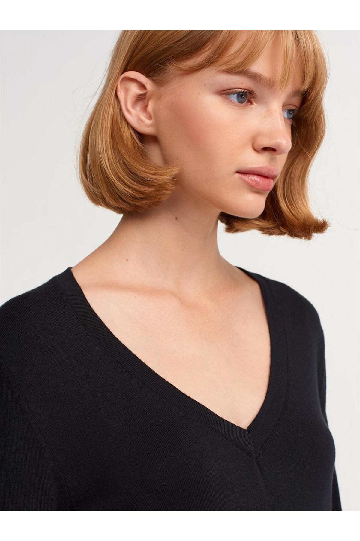 پلیور مشکی زنانه سیاه 10427 Kazakh v neck Lewy Slit Dilvin