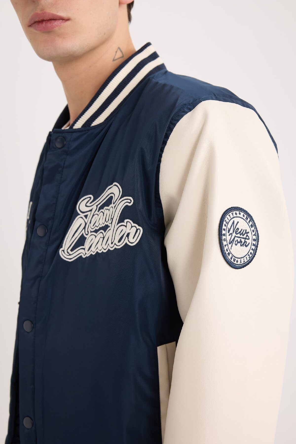 DeFacto-Oversize Embroidered Bomber Coat - College Collar, Pocket, Snap Closure D6304Ax25Sp 6