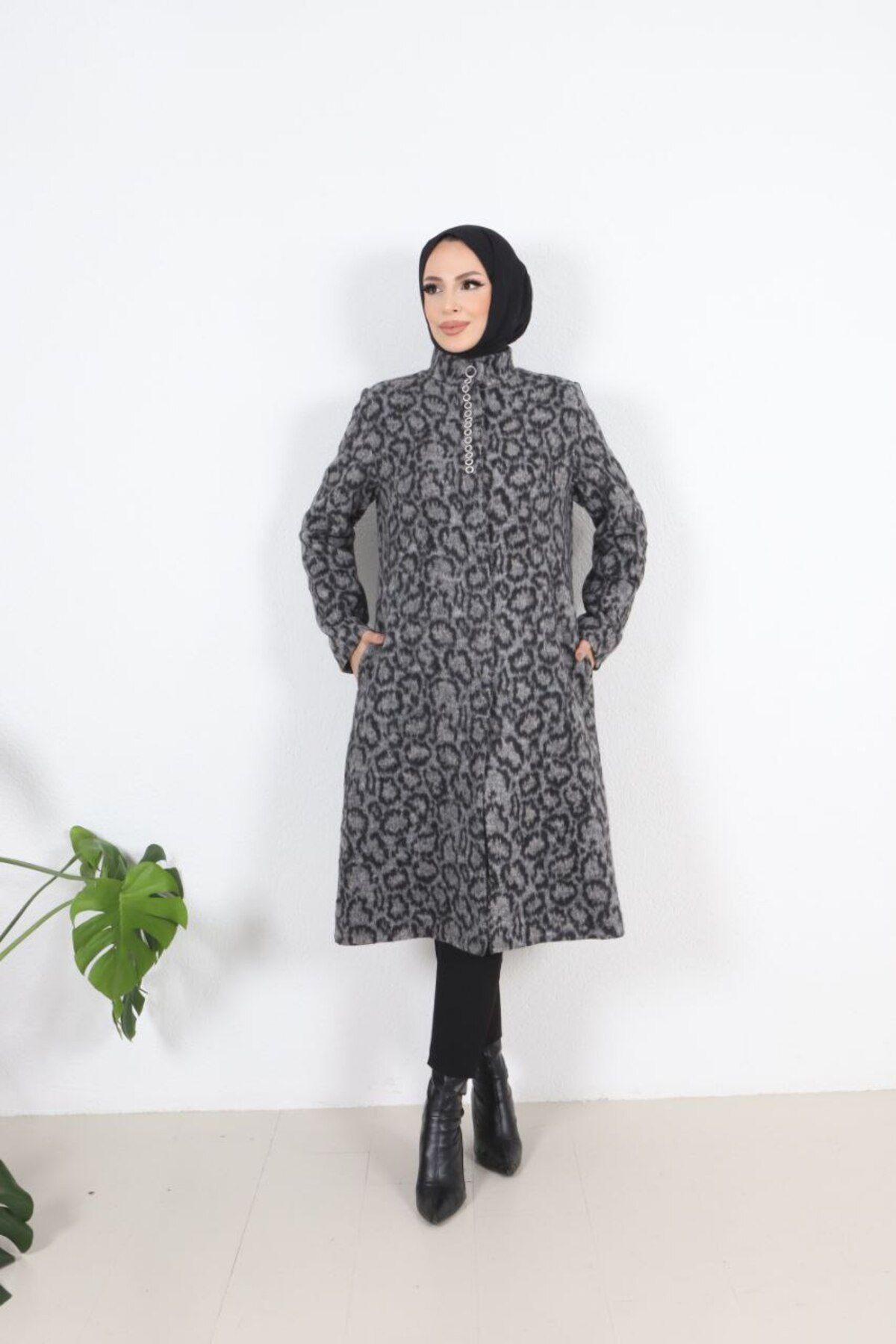 Dabenti women style Leopar Desenli Taş Detaylı Fok Kaban