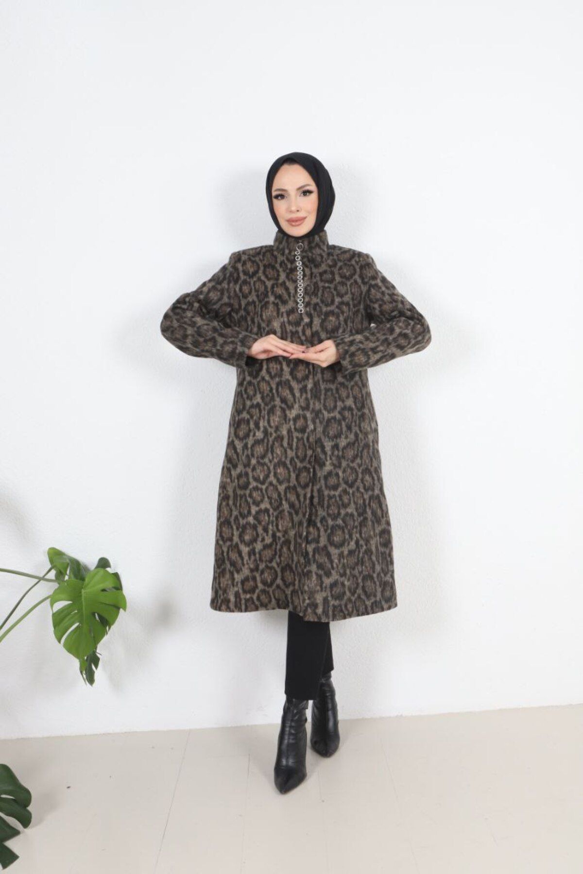 Dabenti women style Leopar Desenli Taş Detaylı Fok Kaban