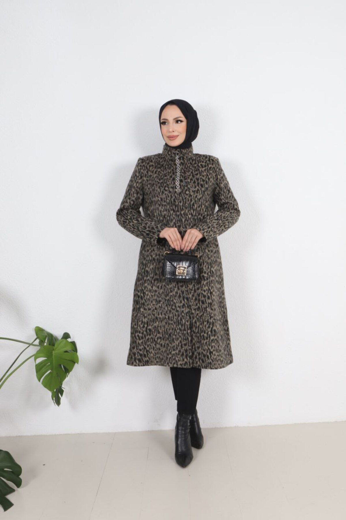 Dabenti women style Leopar Desenli Taş Detaylı Fok Kaban