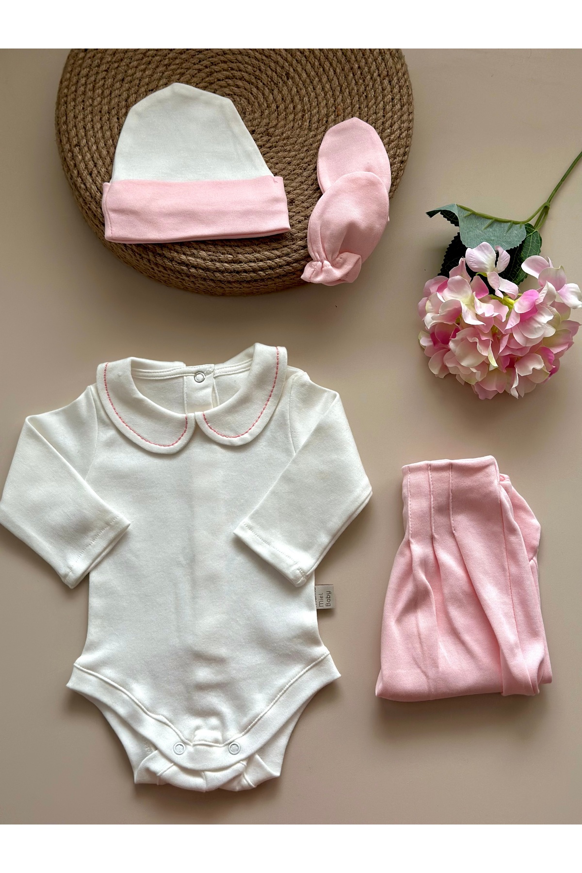 Mama Miel Baby Pembe Hastane Çıkışı Set (Body, Pantolon, Bere, Eldiven) fotoğrafı 2 (önizleme)