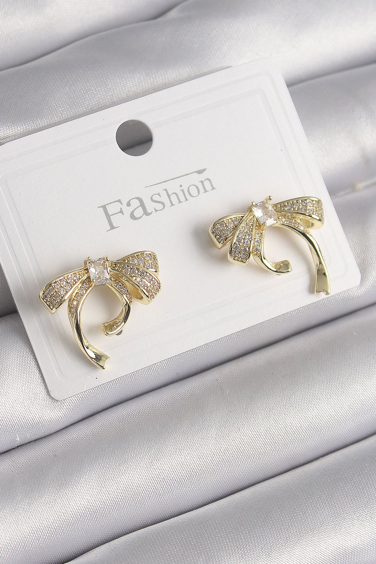 New Things Pirinç Gold Renk Zirkon Taşlı Fiyonk Model Kadın Küpe