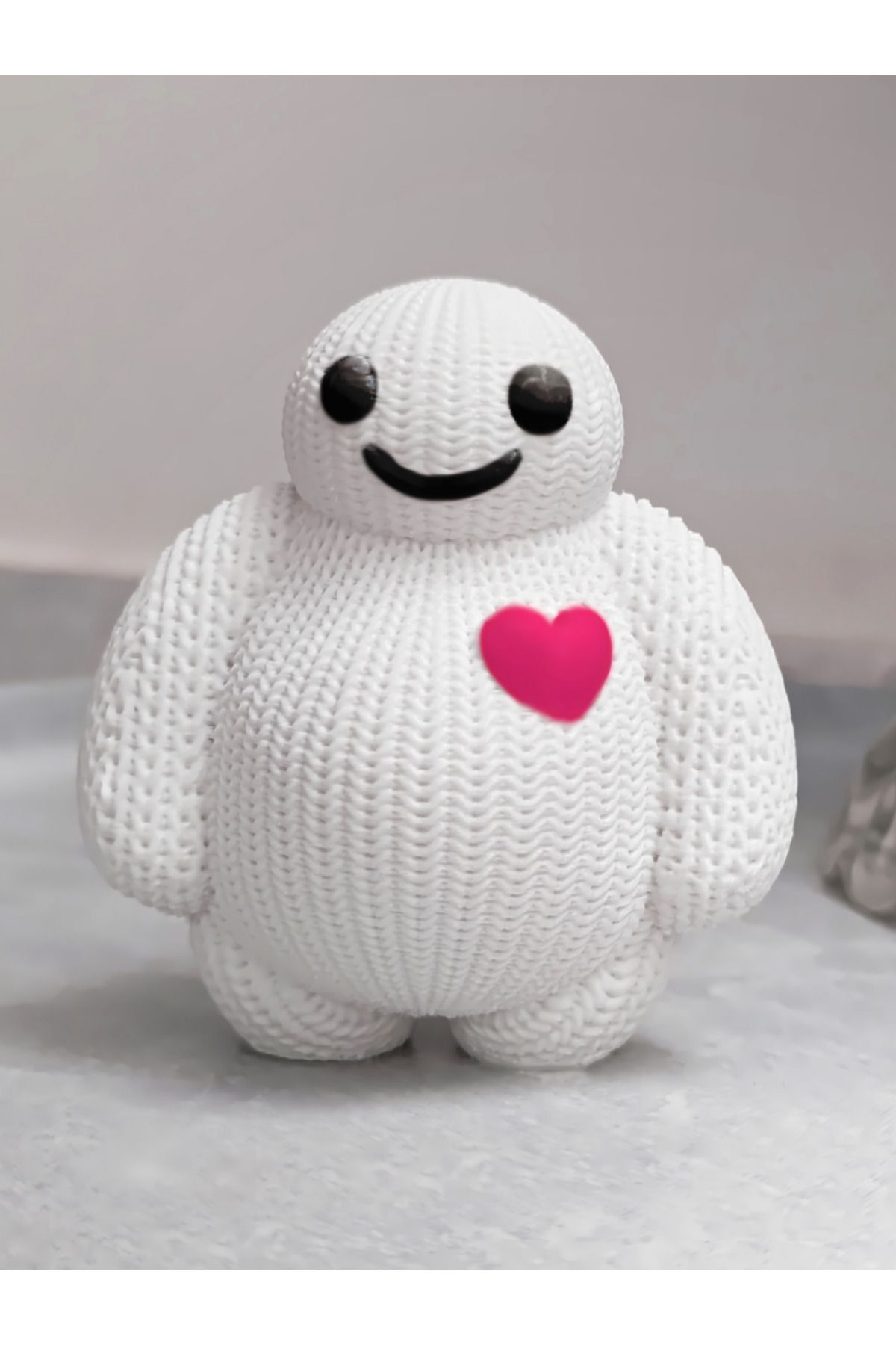 NOMOTHETIC Knitted Baymax: Sevimli ve Özgün Tasarım Örgü Desenli Kalpli