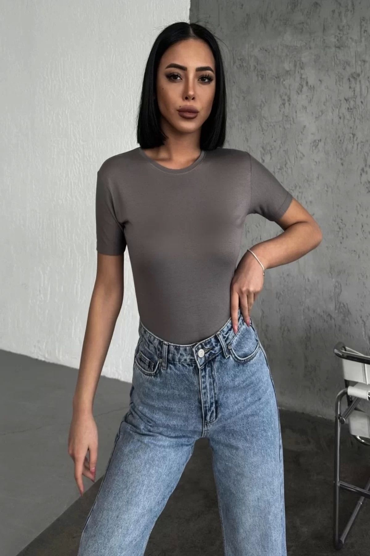 AE Stil Rahat Ve Şık Kısa Kollu Bisiklet Yaka Likralı Viskon Penye Body Füme ( GC )