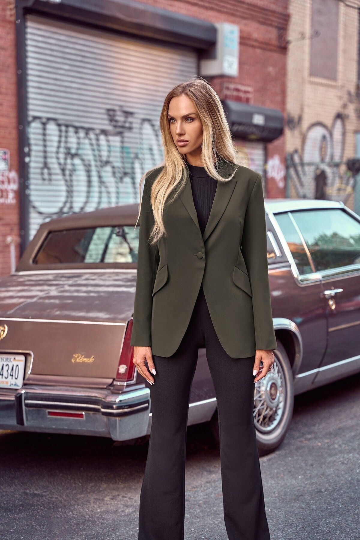 Made of Emotion-Blazer fastened with a single button 1