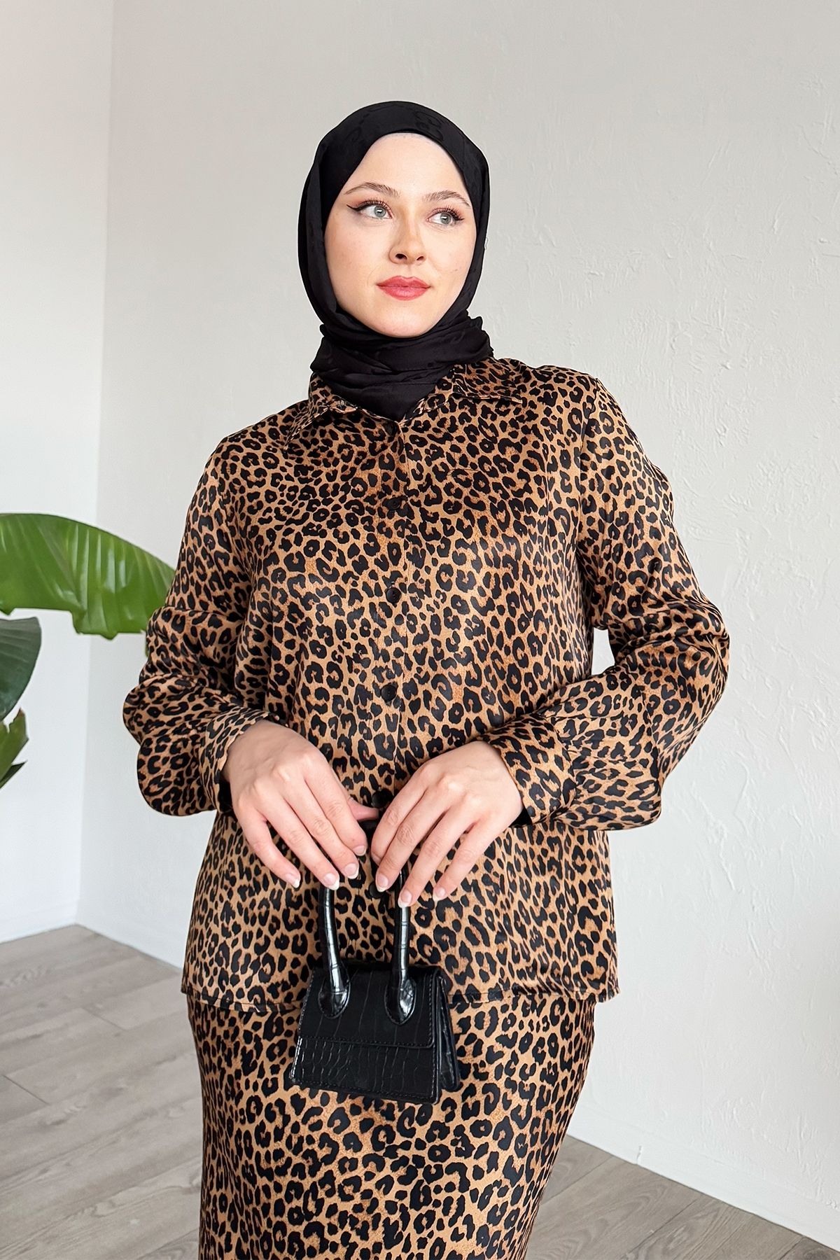 InStyle-Set dublu maro satinat cu model leopard 4