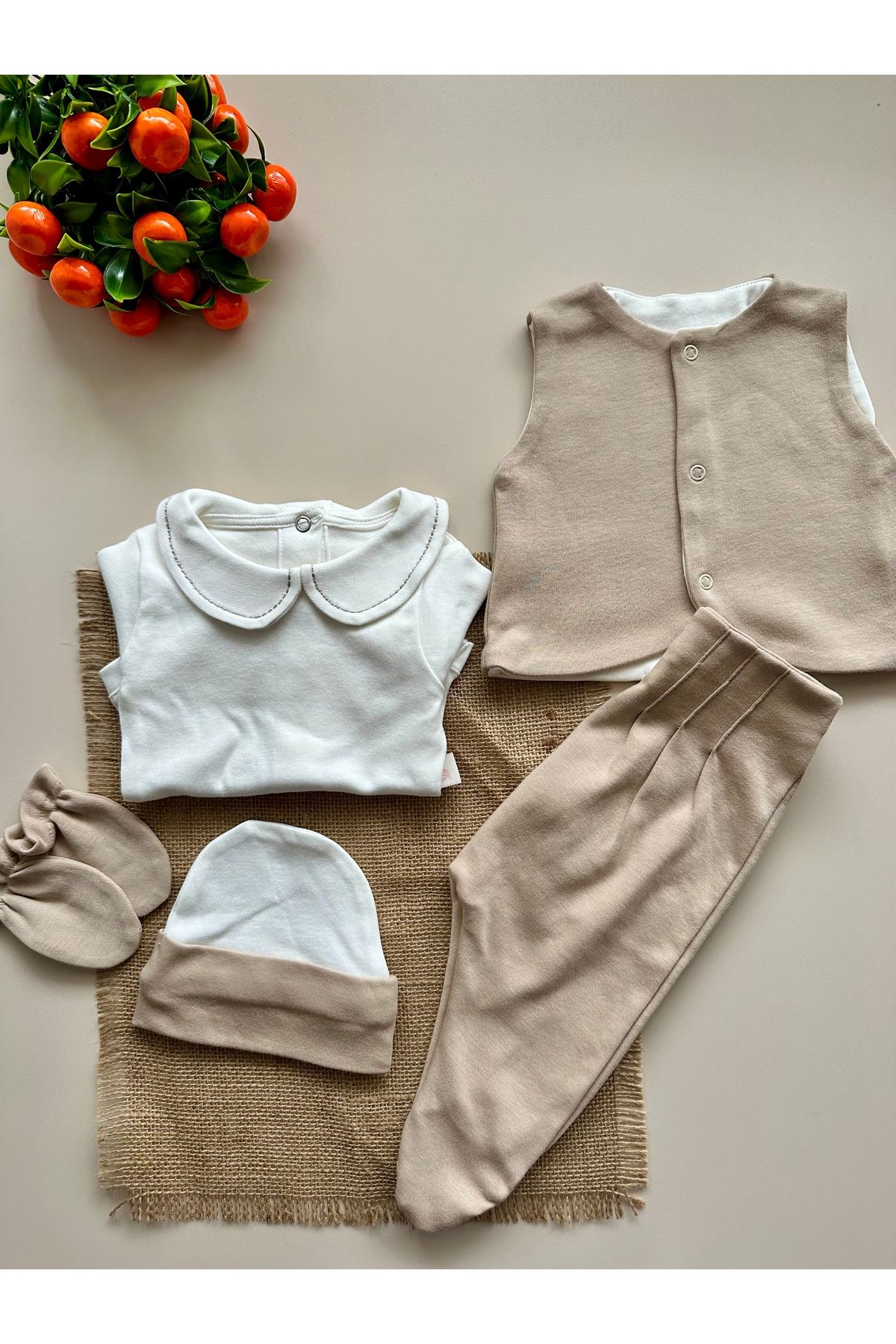 Mama Miel Baby Yelekli Hastane Çıkışı Set - Sütlü Kahve / (Yelek, Pantolon, Body, Bere, Eldiven)