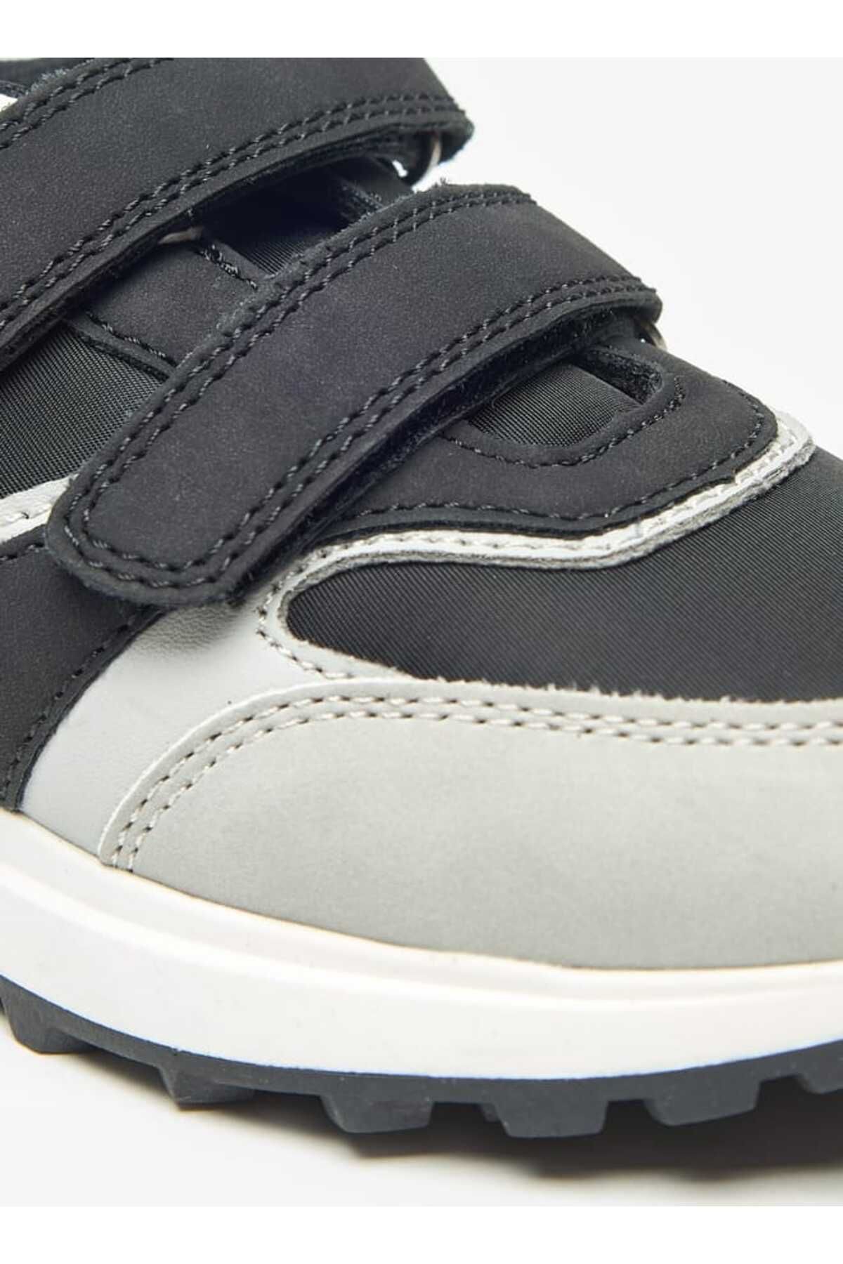 Juniors-Colourblock Sneakers with Hook and Loop Closure 5