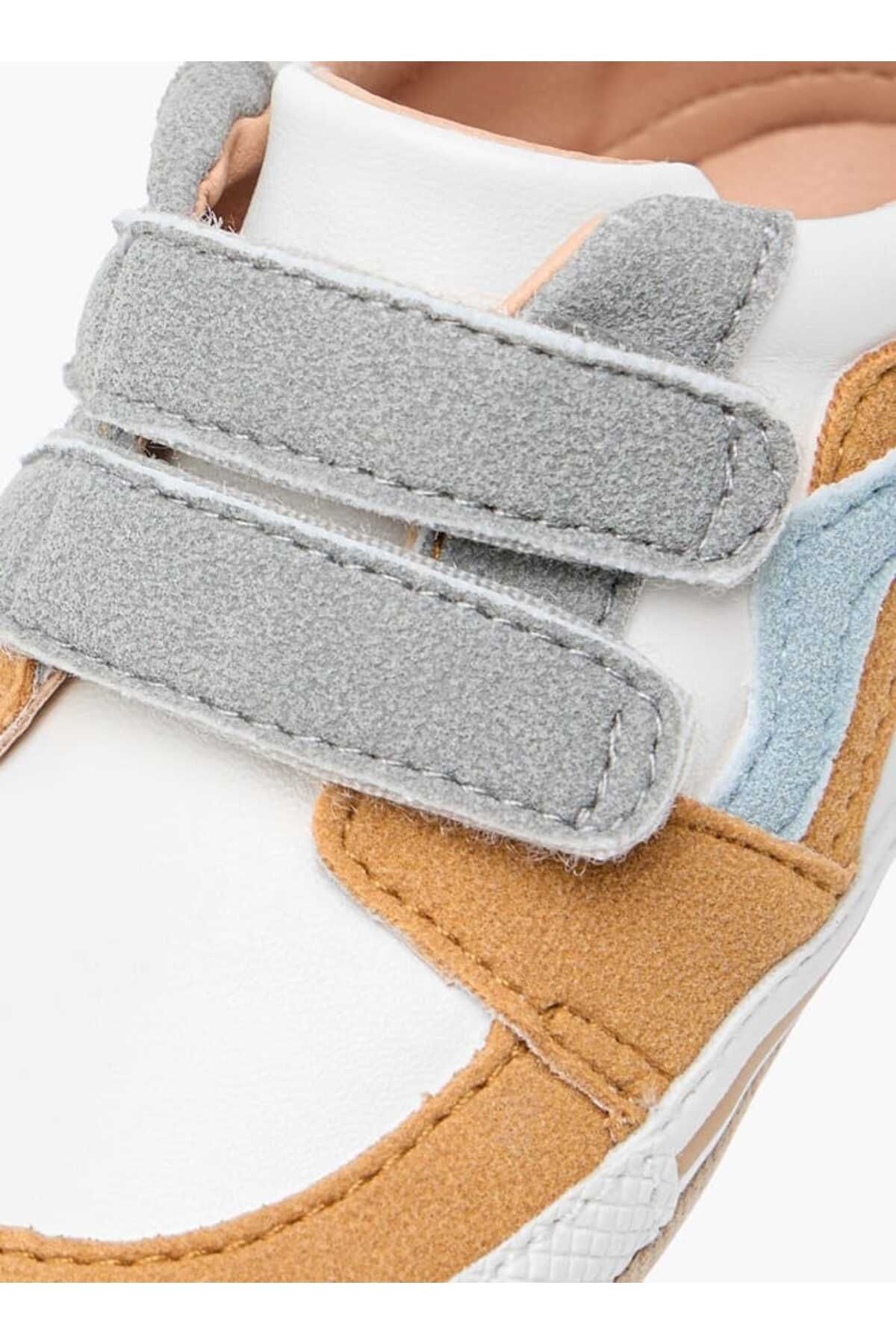 Barefeet-Panelled Booties with Hook and Loop Closure 4