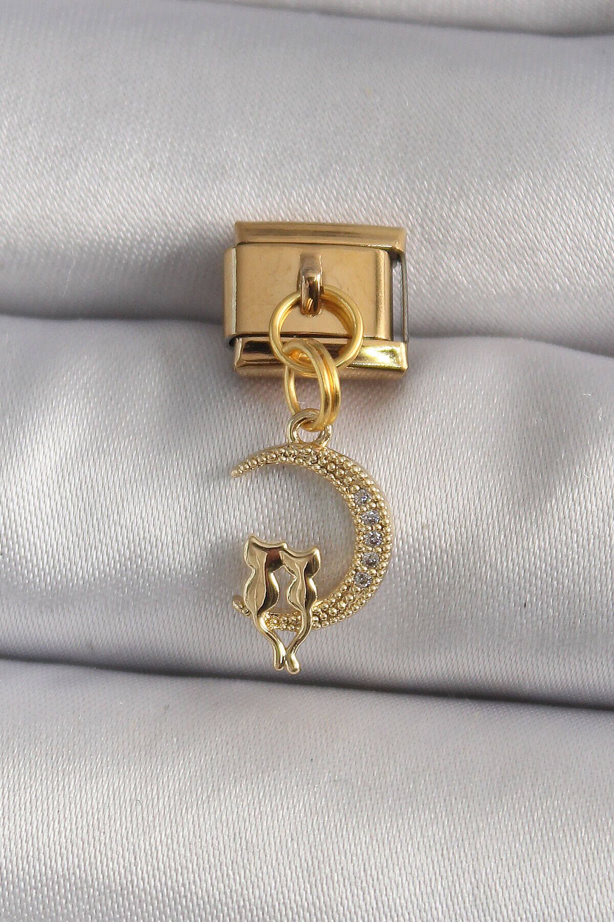 shop 316L Çelik Gold Renk Zirkon Taşlı Hilal Model Kedi Detay Nomination Charm