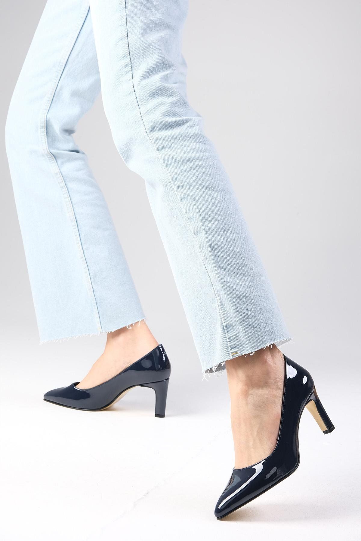 Mio Gusto-Lita Marineblaue Lacklederschuhe mit Stilettoabsatz für Damen 5