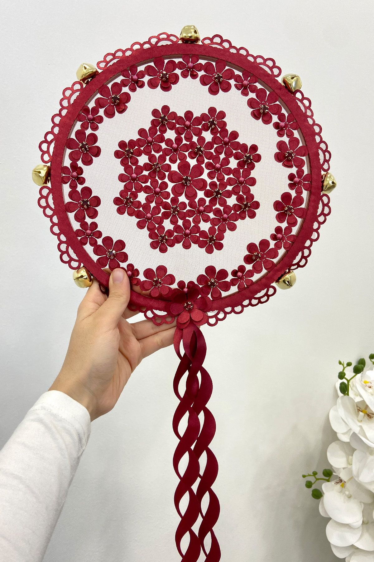 ZEYMERADE Bordo Çiçekli Parlak Taşlı Gelin Tefi, Düğün Kına Söz Sünnet Bekarlığa Veda Bride Zilli 25cm, 1 Adet