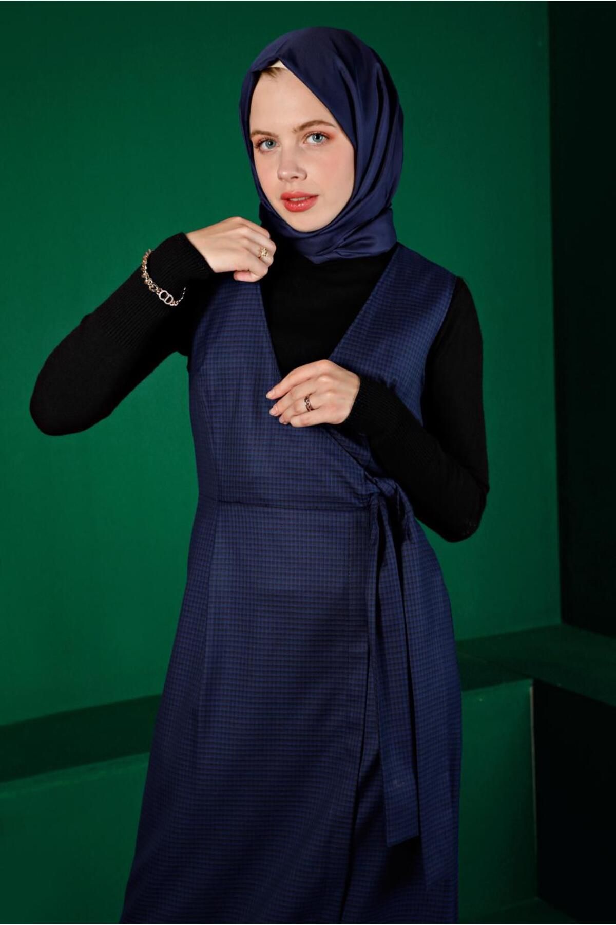 Gingham Gilet with Tie Detail 43318 Alvina